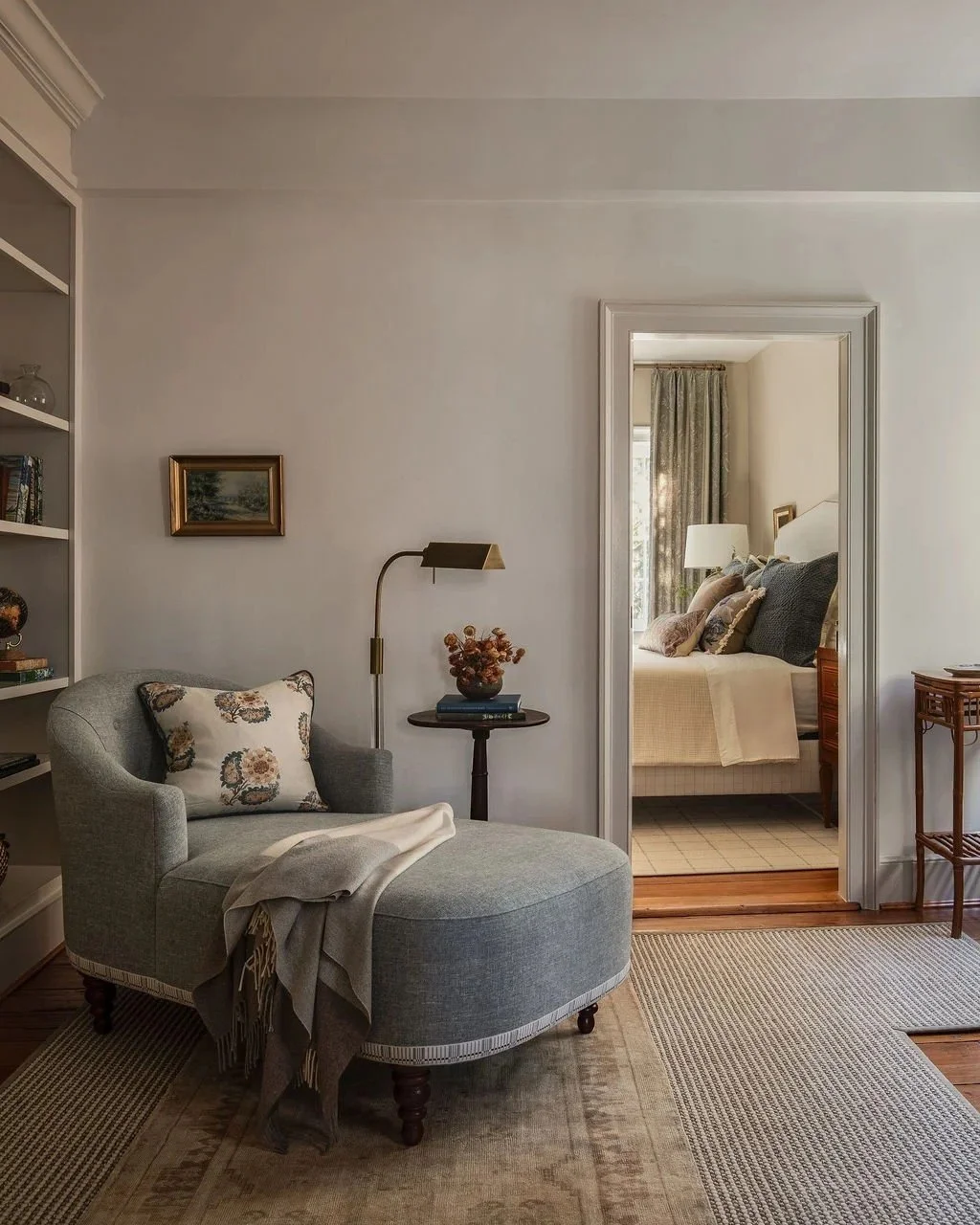 Situated on one of our favorite cobblestone streets in the heart of Old Town Alexandria, the goal was to refresh this 1700's home to feel comfortable and inviting while entertaining guests in a home away from home. #CDSCaptainsRowProject⁣
⁣
#historic