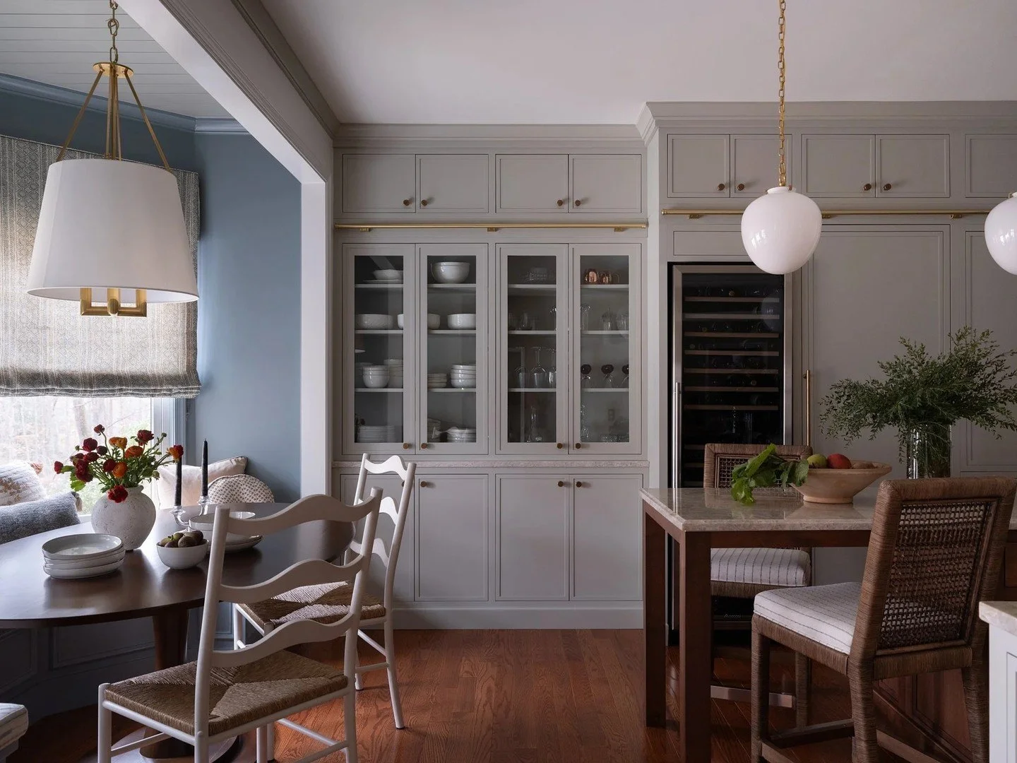 A detail we find ourselves designing again and again&mdash;custom kitchen banquettes! Part kitchen table, part hidden storage, always beautiful and functional. Swipe to see how we designed them for our...⁣
1. #CDSManassasProject⁣
2. #CDSForestHillsPr