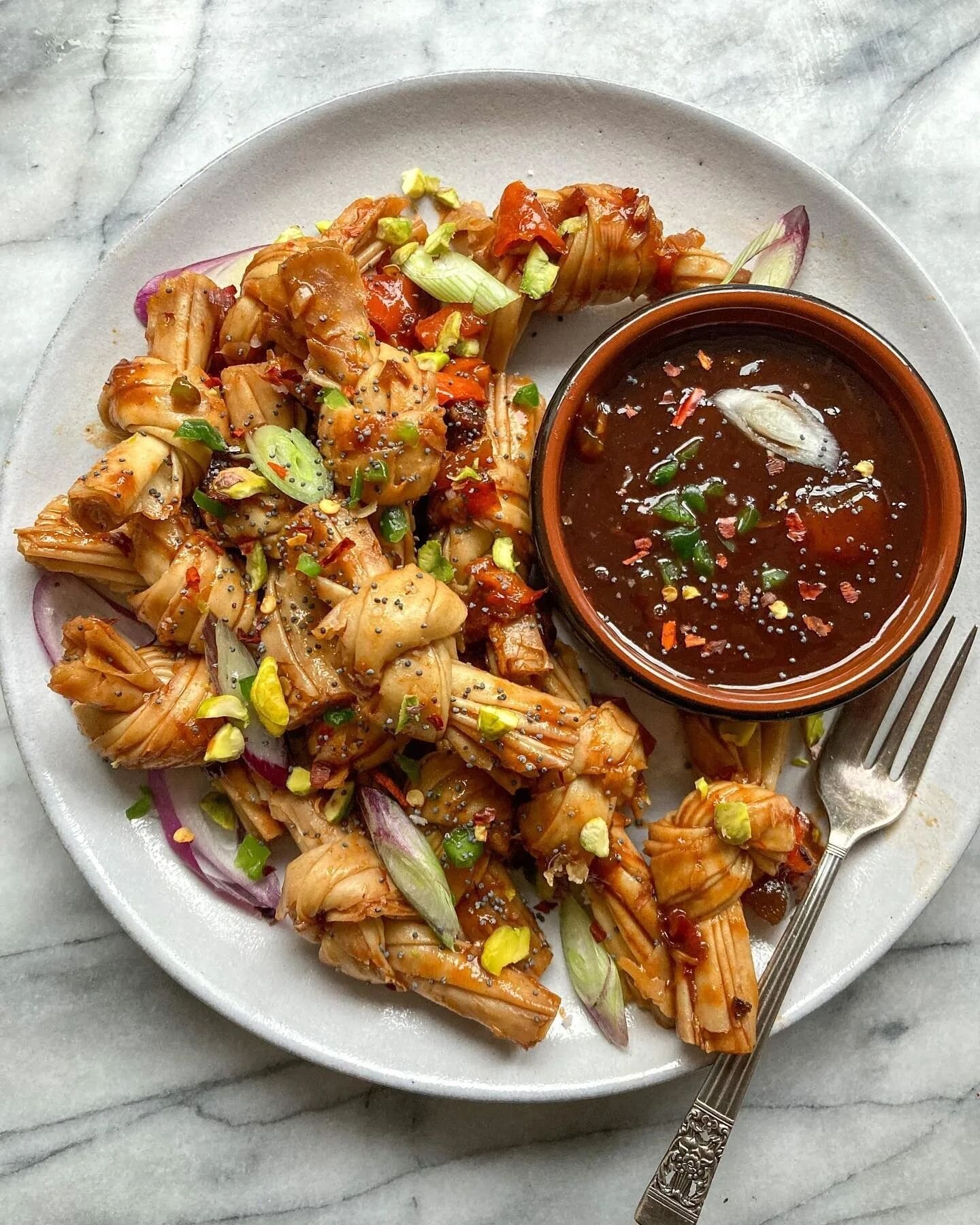 What an amazing recipe by @olliesfoodhive 🤩 Sweet Chilli Tofu Knots 🌶️😍⁠
⁠
Thanks so much for sharing, looks delicioussssss 😍😍 ⁠
⁠
💙 Tag us for your chance to be featured on our page!⁠
⁠
#tofutasty #regram #homemade #tofu #chilli #sweetchilli #