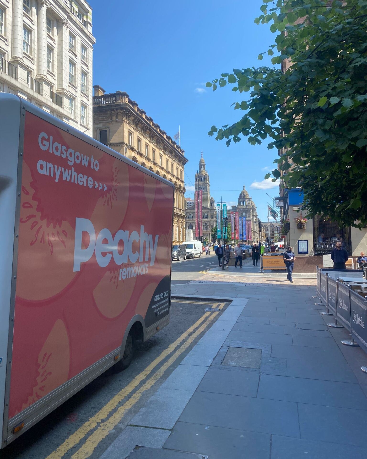 Peachy van and our dear city both looking stupendous in the sun ☀️🕶️🍑
.
.
.
.
.
#housemove #removals #removalscompany #professionalmovers #peachy #movingandstorage #moversandpackers #packing #movers #moving #movingday #movingcompany #movinghouse #r