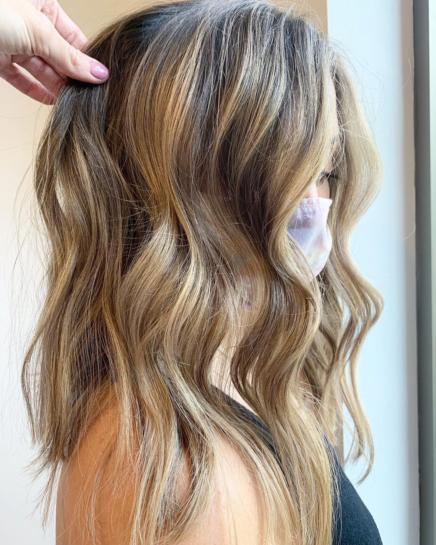 Swipe to see the before ➡️
.
Follow the link in my bio to book an appointment with me!
.
#wakeforesthairstylist #wakeforesthair #wakeforestnc #raleighhairstylist #raleighhair #raleigh #balayage #919hairstylist #919balayage #blondebalayage #blonding #