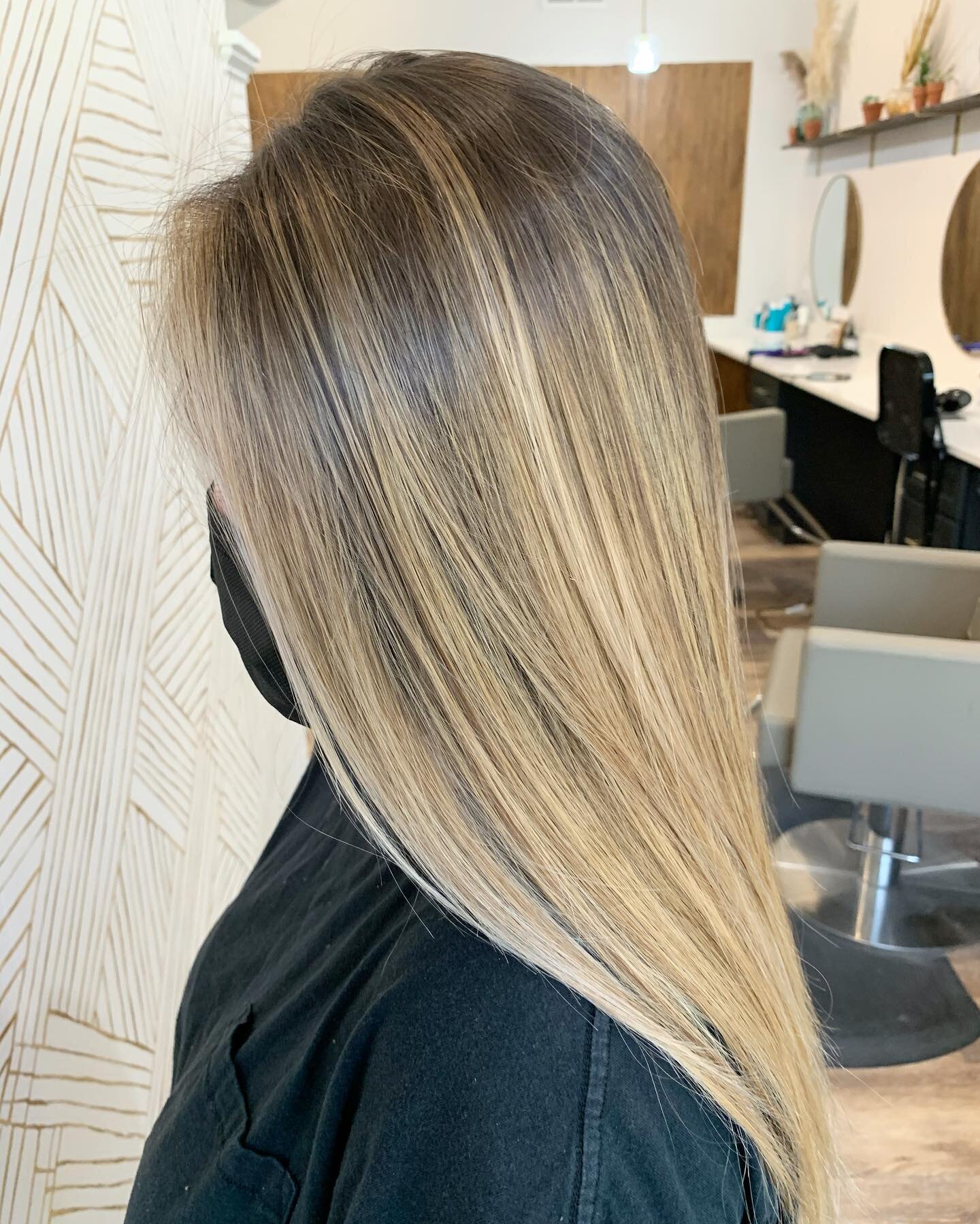 Loving this natural blended look! 🤤
.
Follow the link in my bio to book an appointment with me!
.
#wakeforesthairstylist #wakeforesthair #wakeforestnc #raleighhairstylist #raleighhair #raleigh #balayage #919hairstylist #919balayage #blondebalayage #