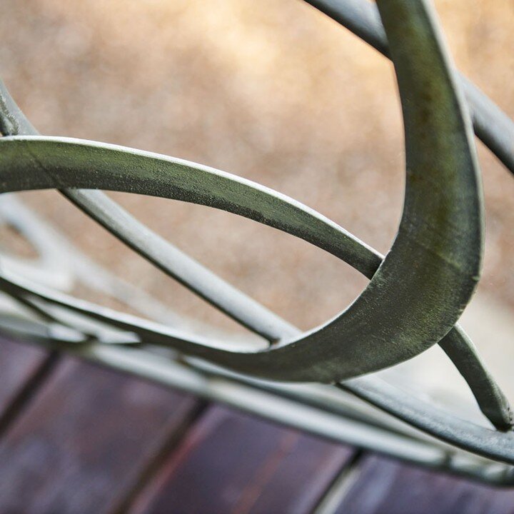 Details make the difference ✨

A railing can be more than mere protection; a statement piece&mdash;a testament to the beauty that lies in bespoke creations
Photo by @architectureluxembourg
