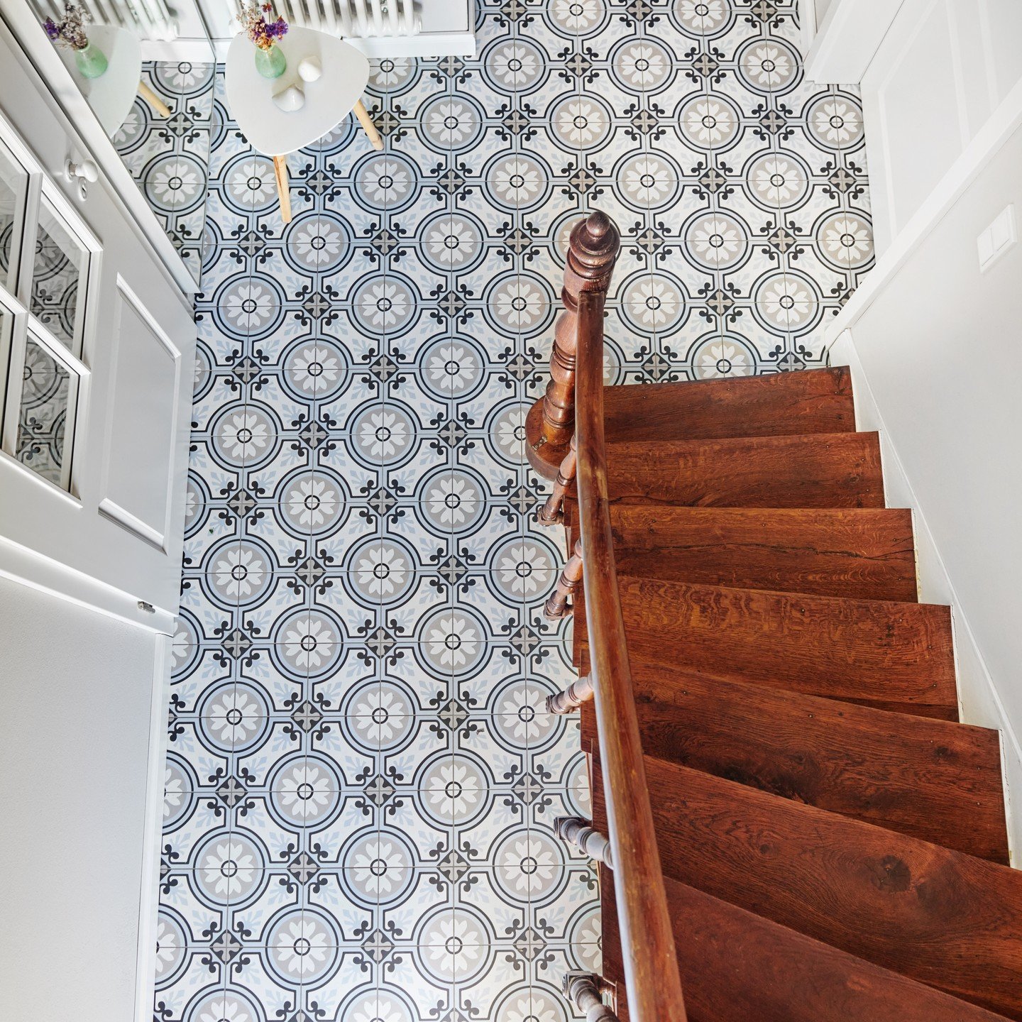 Old meets new in this charmingly renovated cottage. Every detail tells a story of craftsmanship and history, inviting you into a realm of coziness and tranquility. 🏡✨ #RenovatedCottage #StaircaseCharm #OldMeetsNew&quot;

Photo by @architectureluxemb