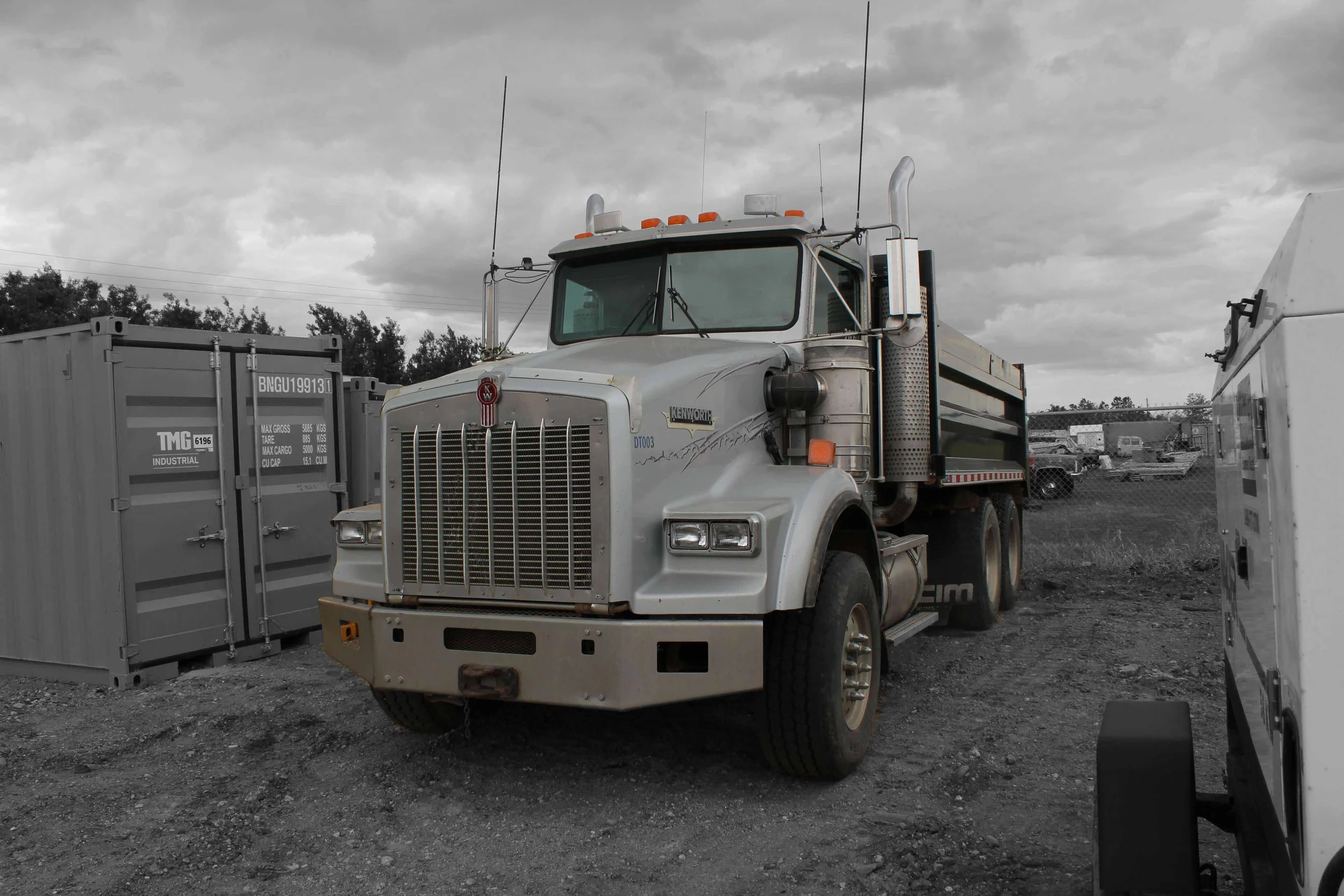 202_Kenworth Dump Truck_2_BW.jpg
