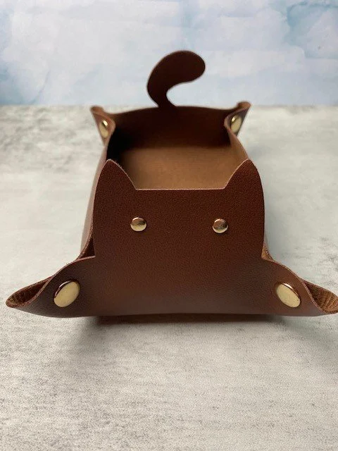 tan cat.jpg