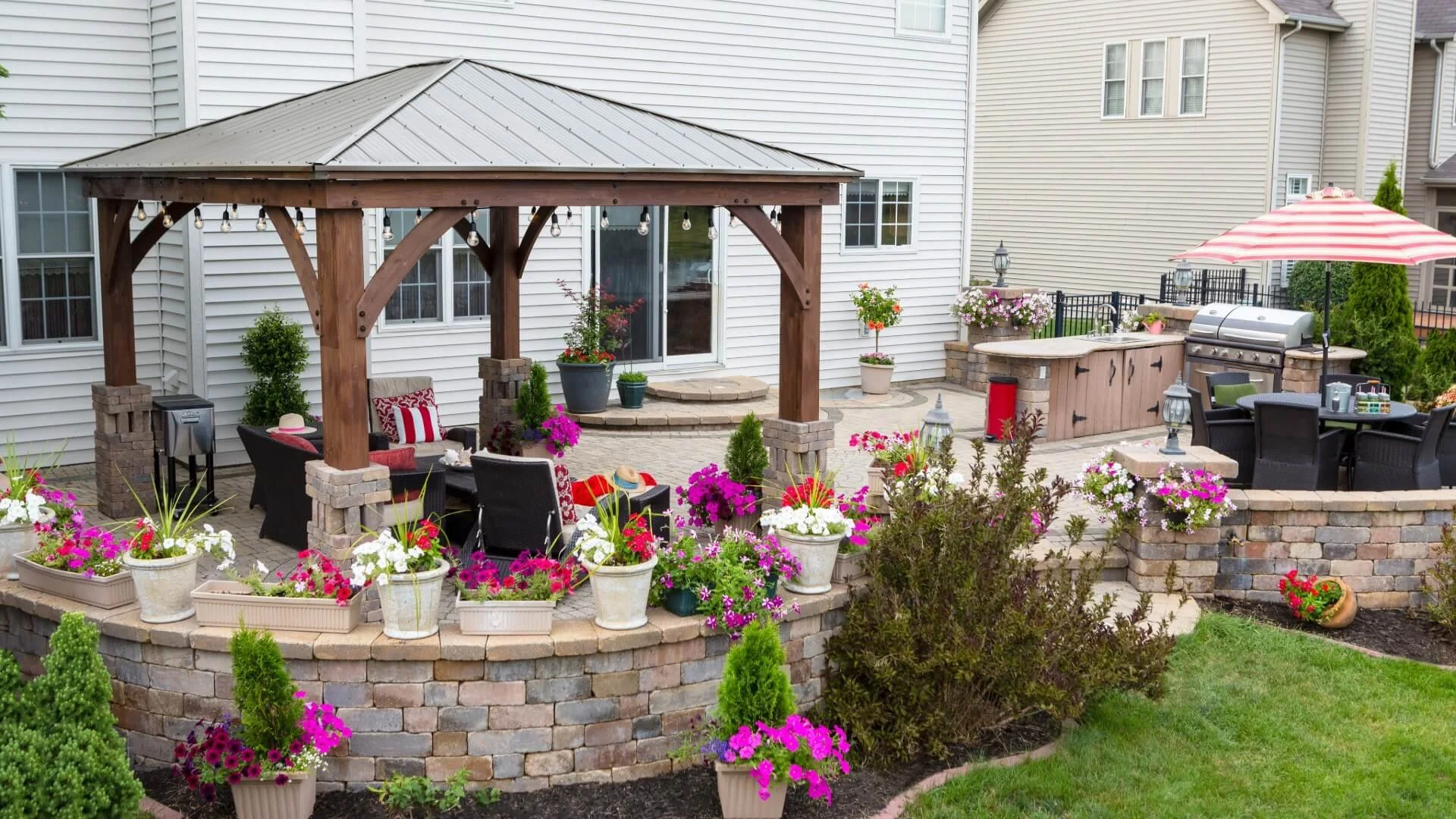 A Guide to Creating a Customized Outdoor Living Space