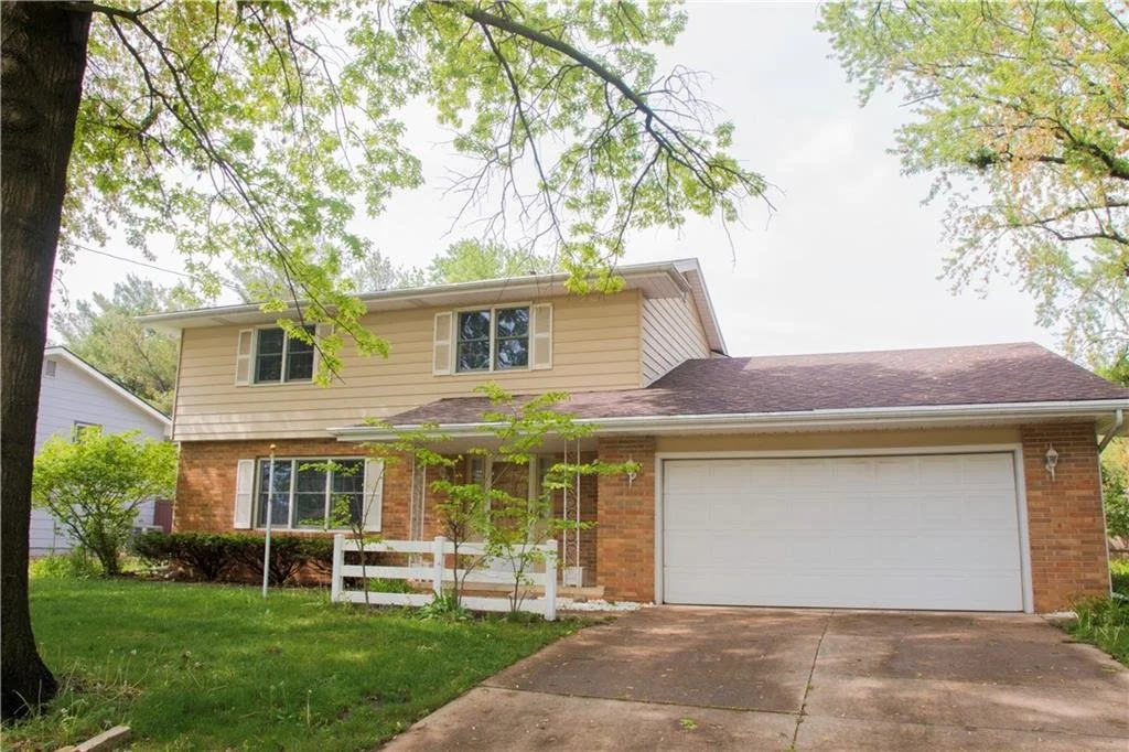 SOLD 3309 Sylvania Drive, West Des Moines, Iowa 50266