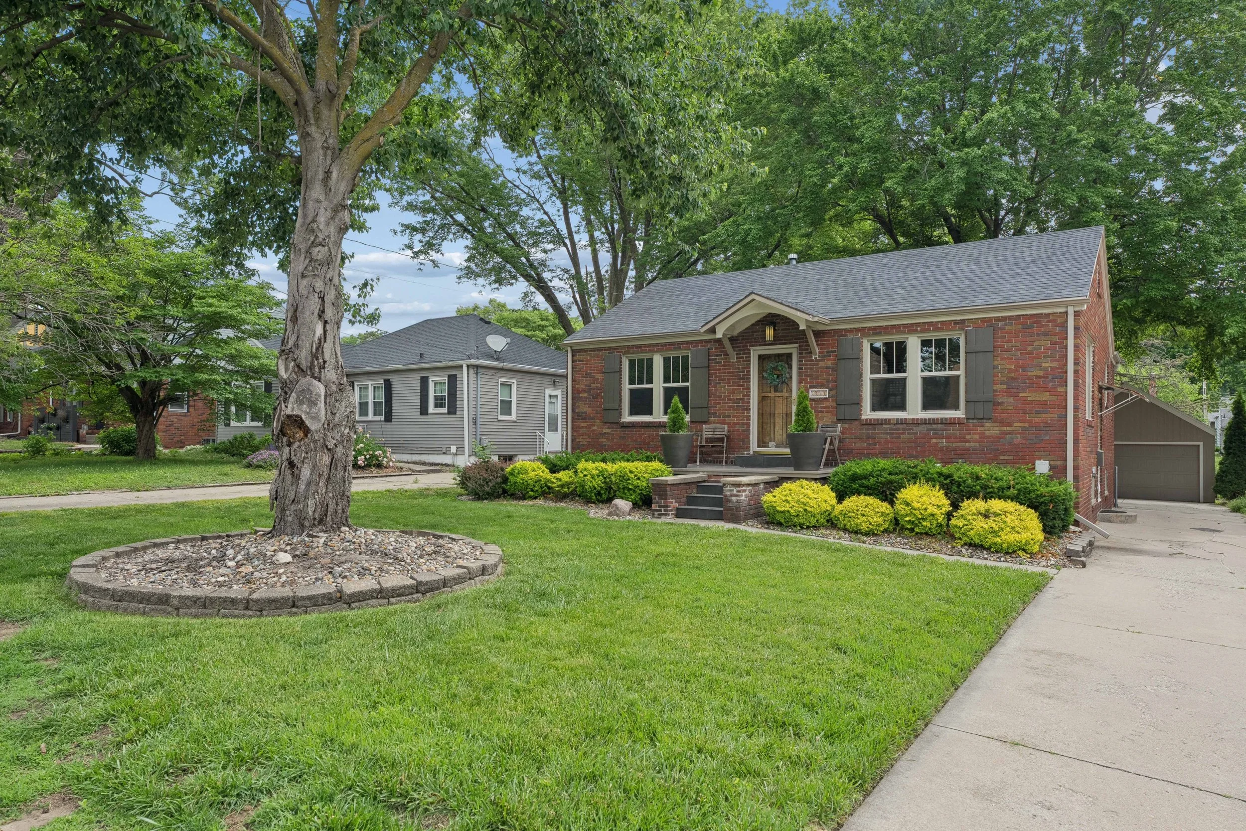 SOLD- 2121 41st Place, Des Moines, 50310