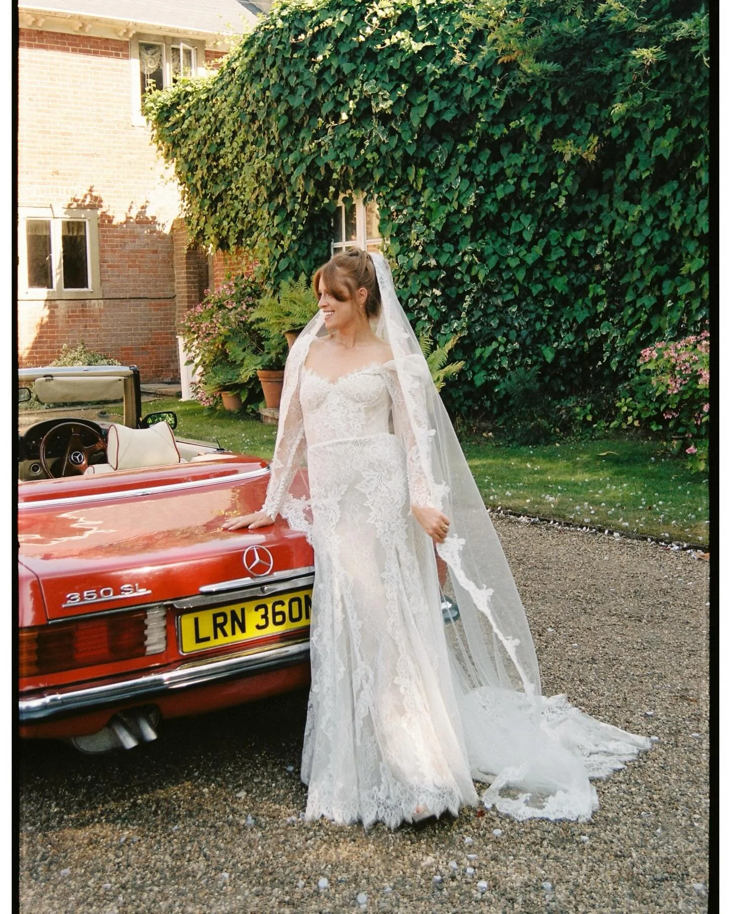 Memories from C&amp;A&rsquo;s stunning alfresco wedding, late summer, shooting for @emmapilkingtonphotography 🌸

Venue @greengatevenueepsom
Flowers&nbsp;@flowerandpress
Hair&nbsp;@emmieraeblisshair&nbsp;@hairbymollymae
Makeup&nbsp;@saps.slap