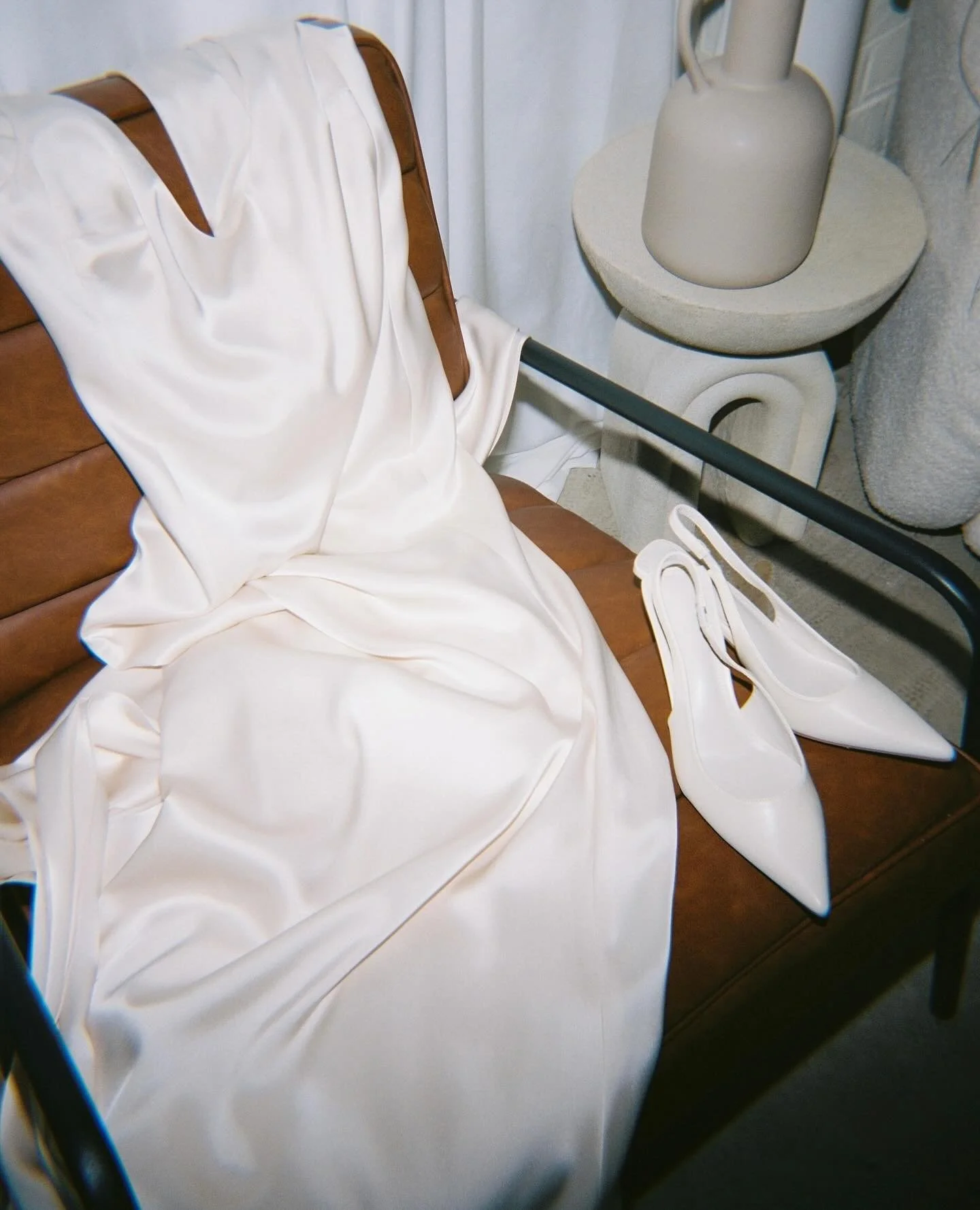 On film from Lavender Haze 🎞️

Photography @hannahjonesweddings 
Hosted by @emmapilkingtonphotography
Dresses @hermiabridal @bonbride
Florist @winterandthewillows 
Decor and styling @l27weddings