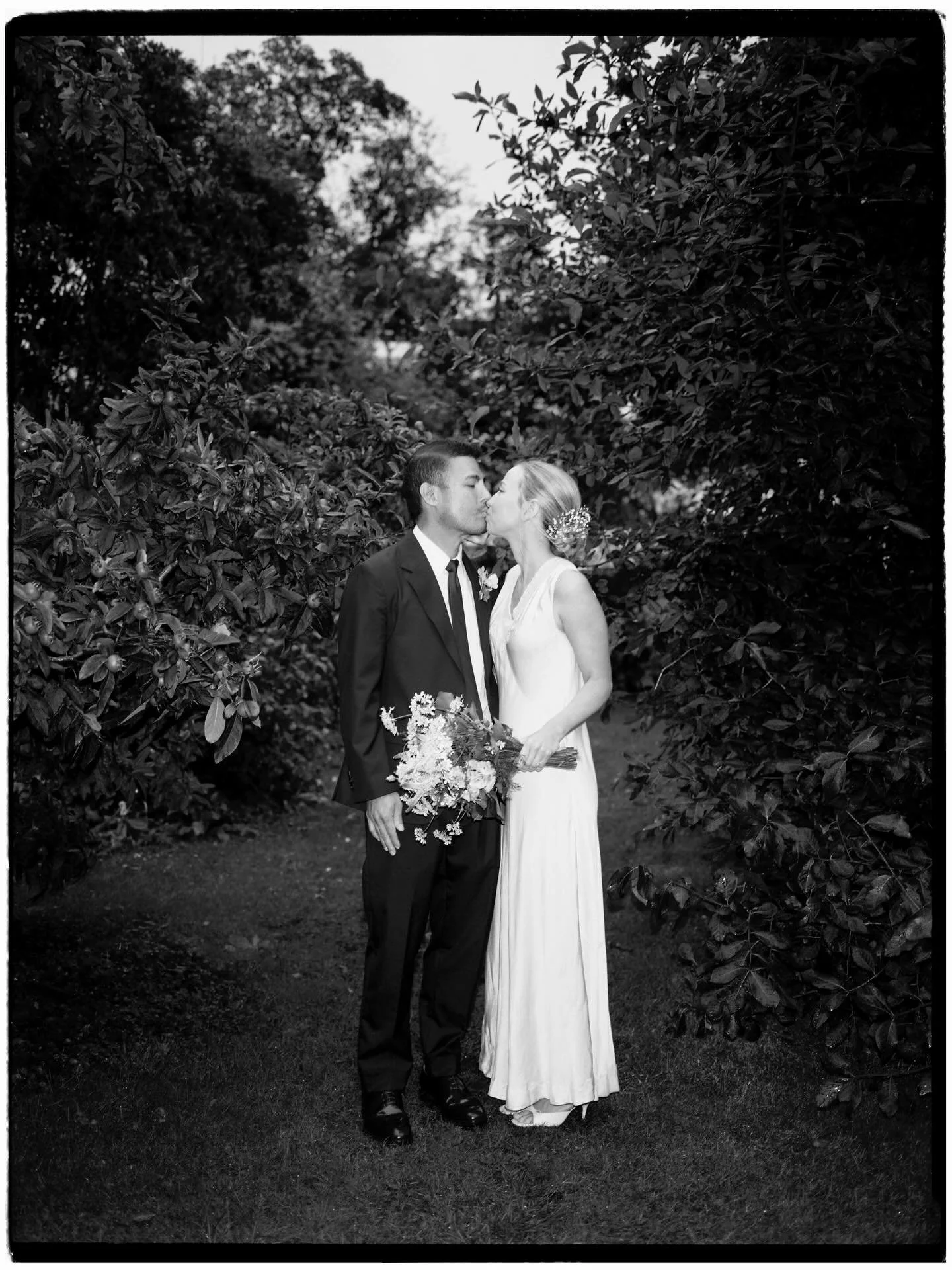 M and R&rsquo;s Chelsea wedding captured on 120mm ✨

#chelseawedding #londonweddings #londonfilmweddingphotographer #chelseatownhallwedding #weddingsonfilm