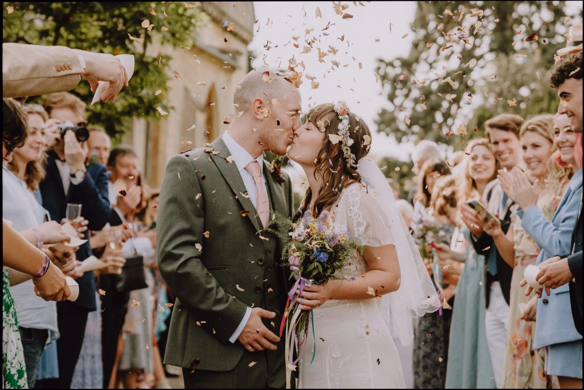 Confetti moment at H&amp;D's summer wedding in Gloucestershire, a few seasons ago 🎉

#gloucestershirewedding #filmweddingphotographer #confettimoment