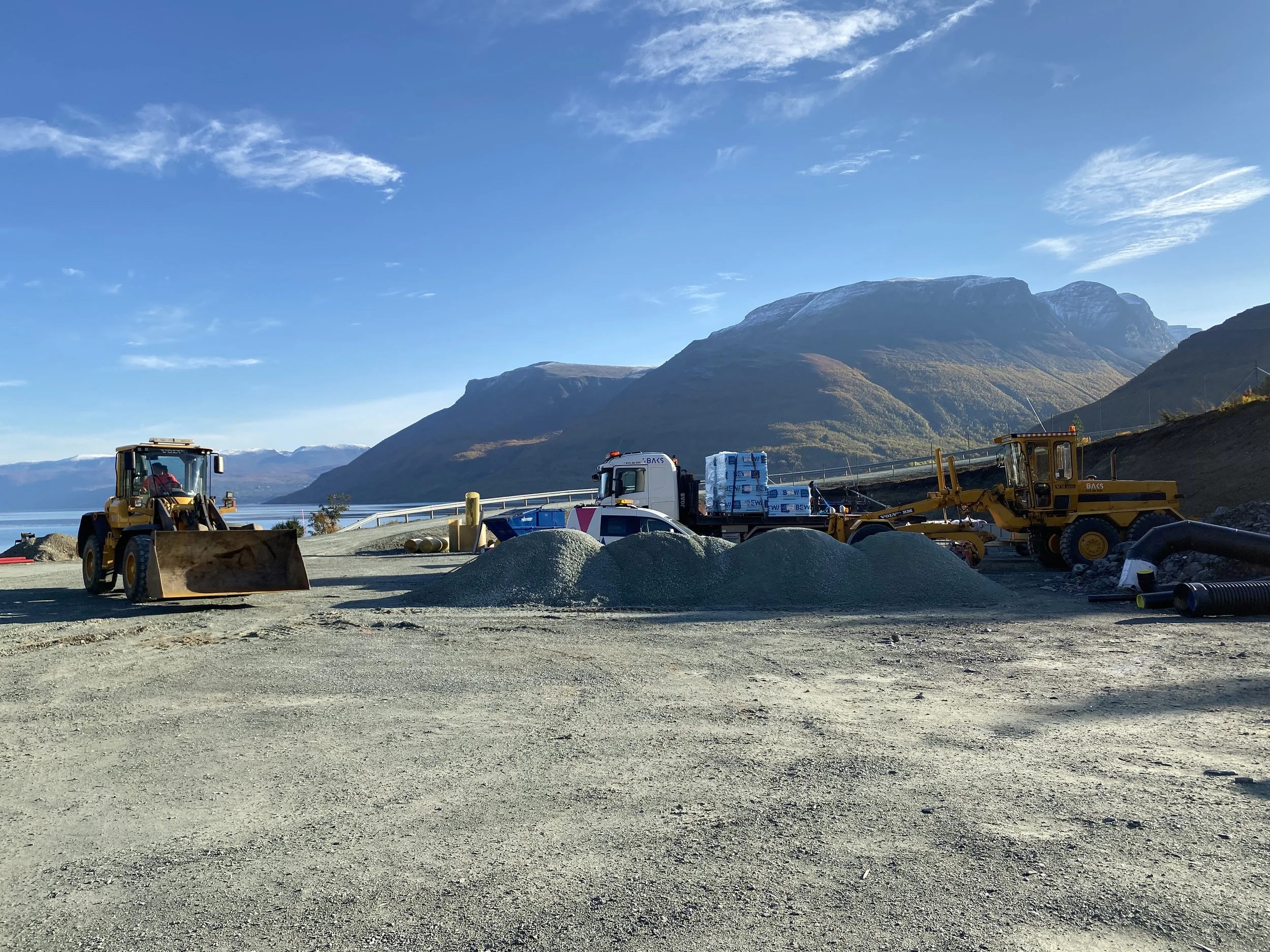 Planering før asfalt Elvevoll Settefisk.jpg