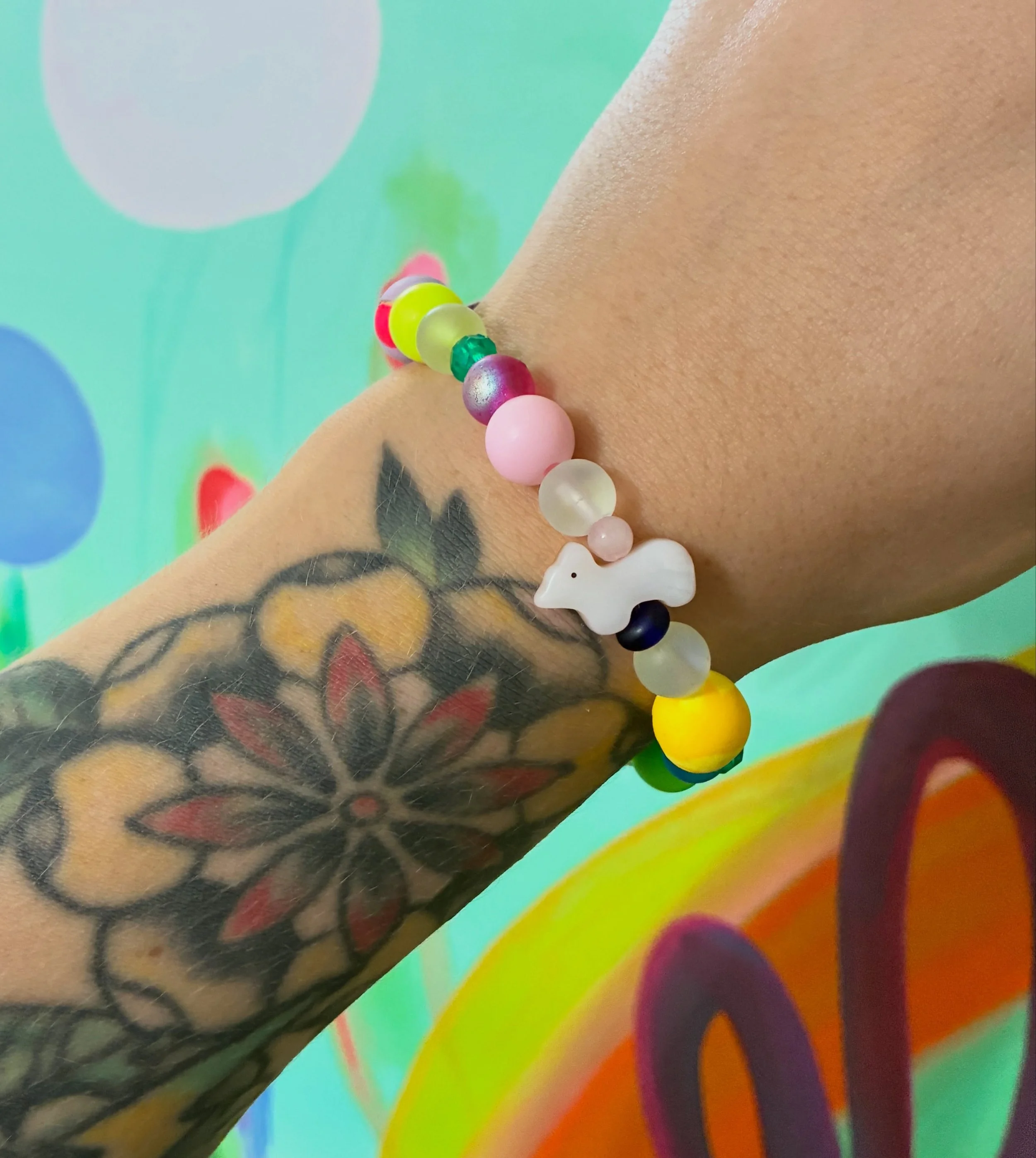 Some cute new bracelets with lil friends in the mix 💕💛✨ 🦜

I dropped off a few at @dnagalleries yesterday and they will be available at my show opening August 7th from 6-9pm at @flora_bodega events!