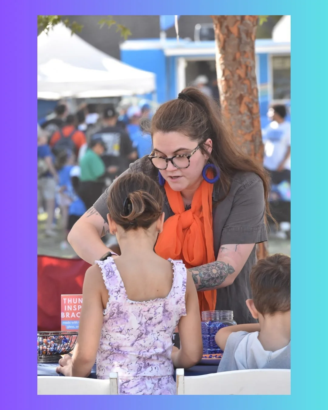 I had so much fun running the bead booth at the Thunder Fan Fest yesterday! 

I had over 100 people come to the booth and make a beaded bracelet or keychain with a long line of people until the very end. 
The kids especially loved the abstract basket