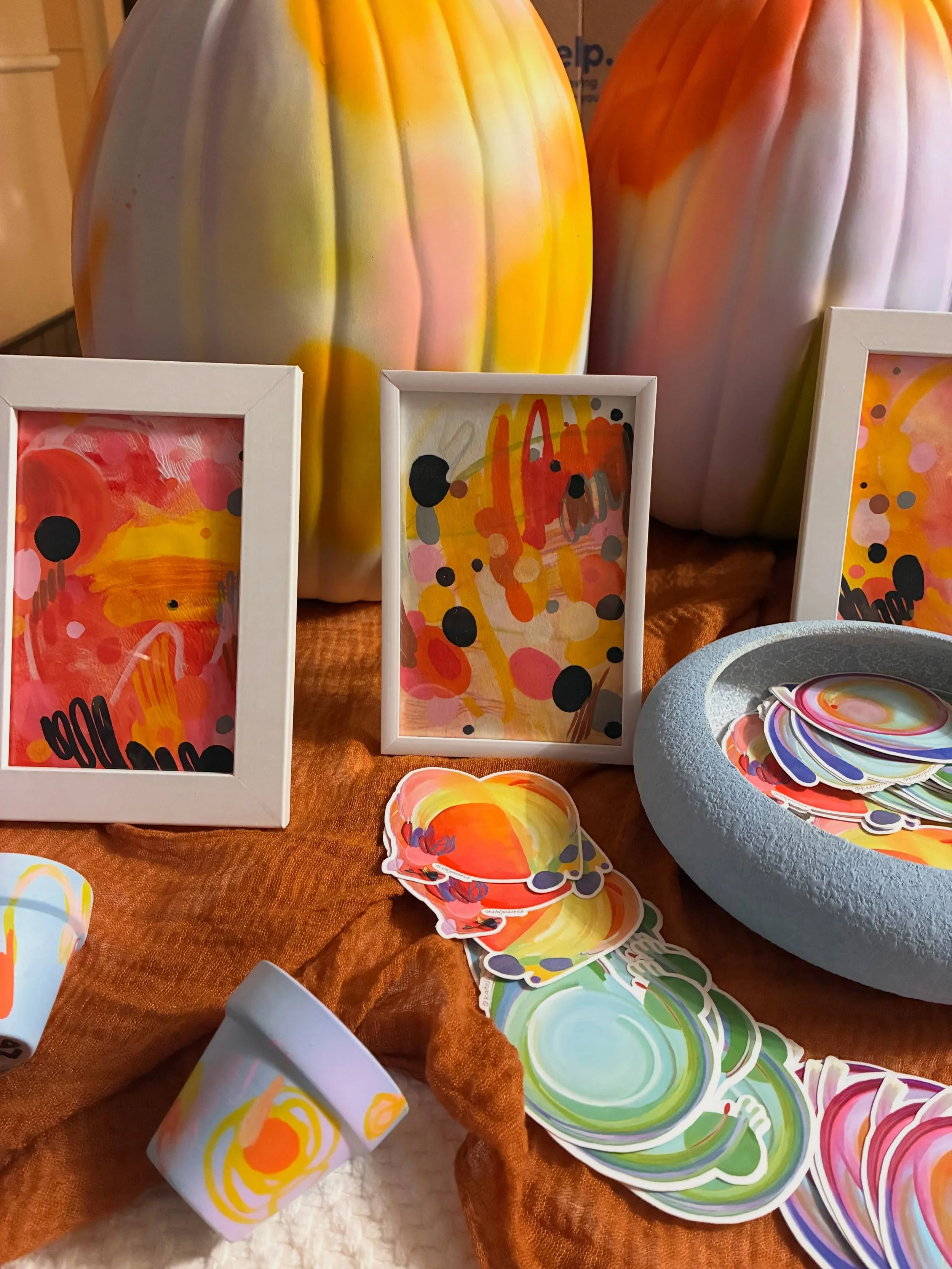 I&rsquo;m hosting a free LIVE SHOW from my studio on Saturday October 17th at 1pm 🧡✨ I&rsquo;ve set up my fall studio offerings and latest painted wearables ✨ 
I&rsquo;ll also be previewing the digital version of my seasonal collector club print! I 
