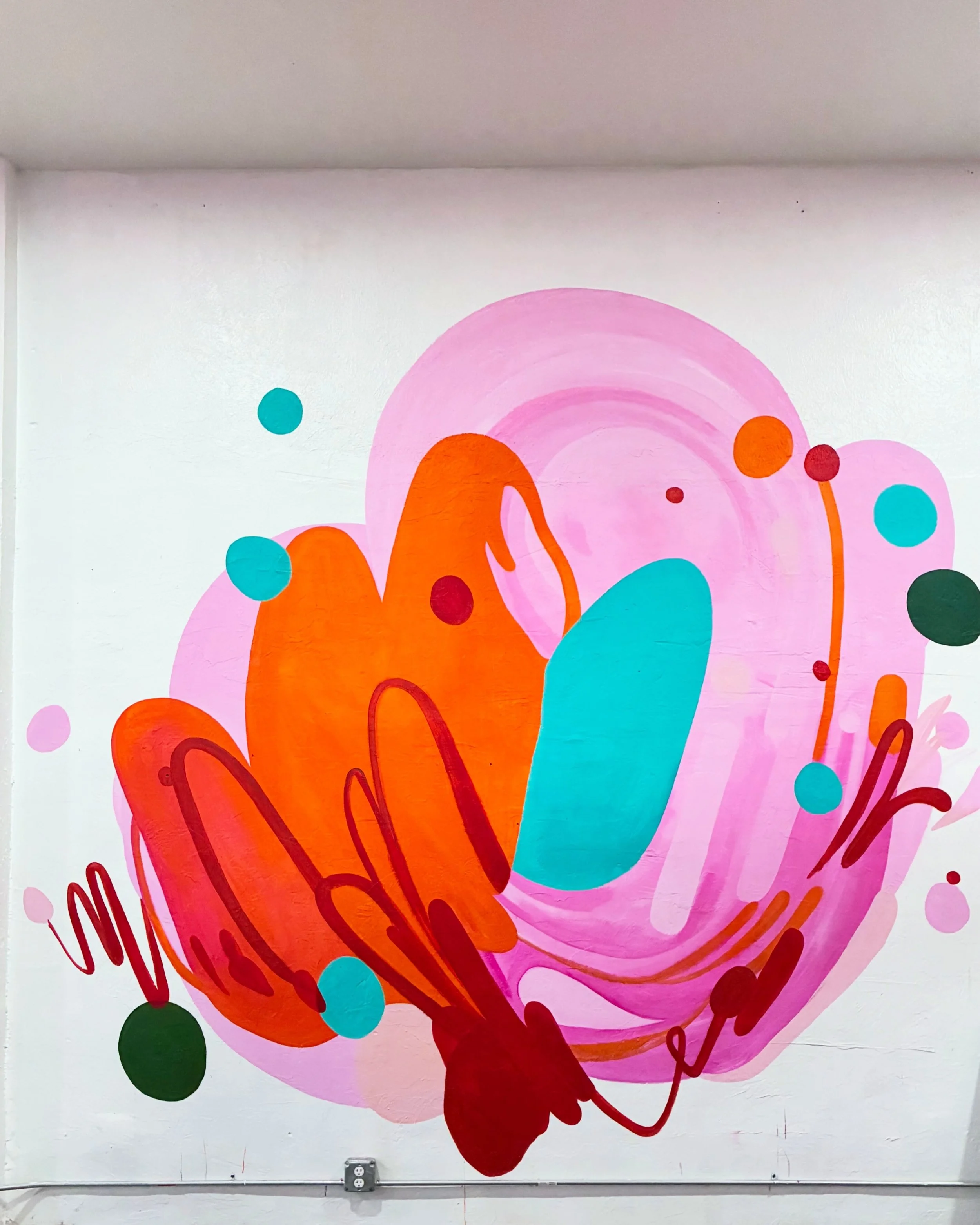 I love getting to add color to your walls and spaces 😍🎨

Swipe to see the progress photos of my mural at Flora Bodega&rsquo;s event space 🧡 
The entire mural took me less than 6 hours to paint :) I started with a photo of the wall (last slide) and