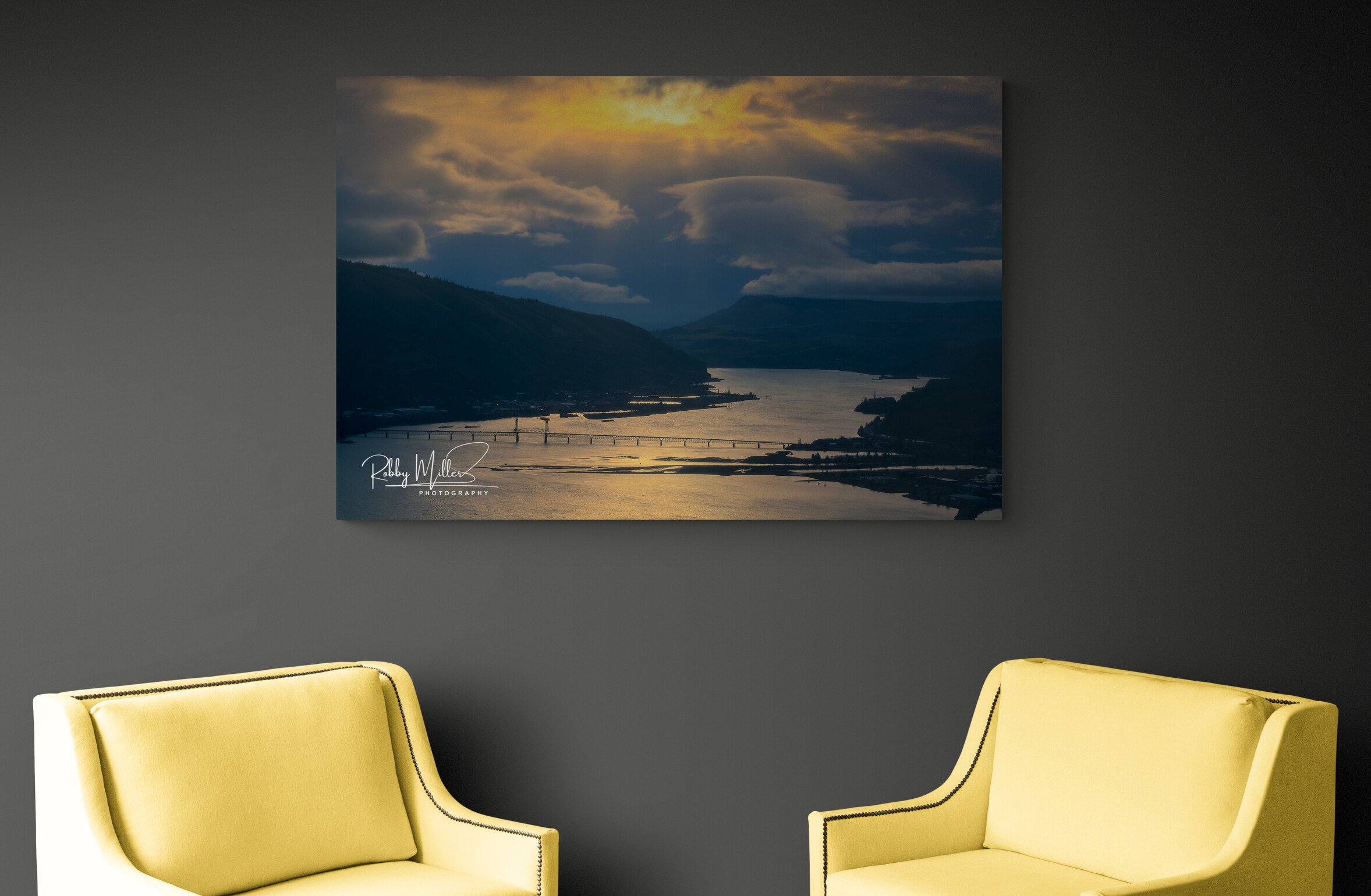 DSC_1114_Comfy_armchairs_in_office_reception.jpg