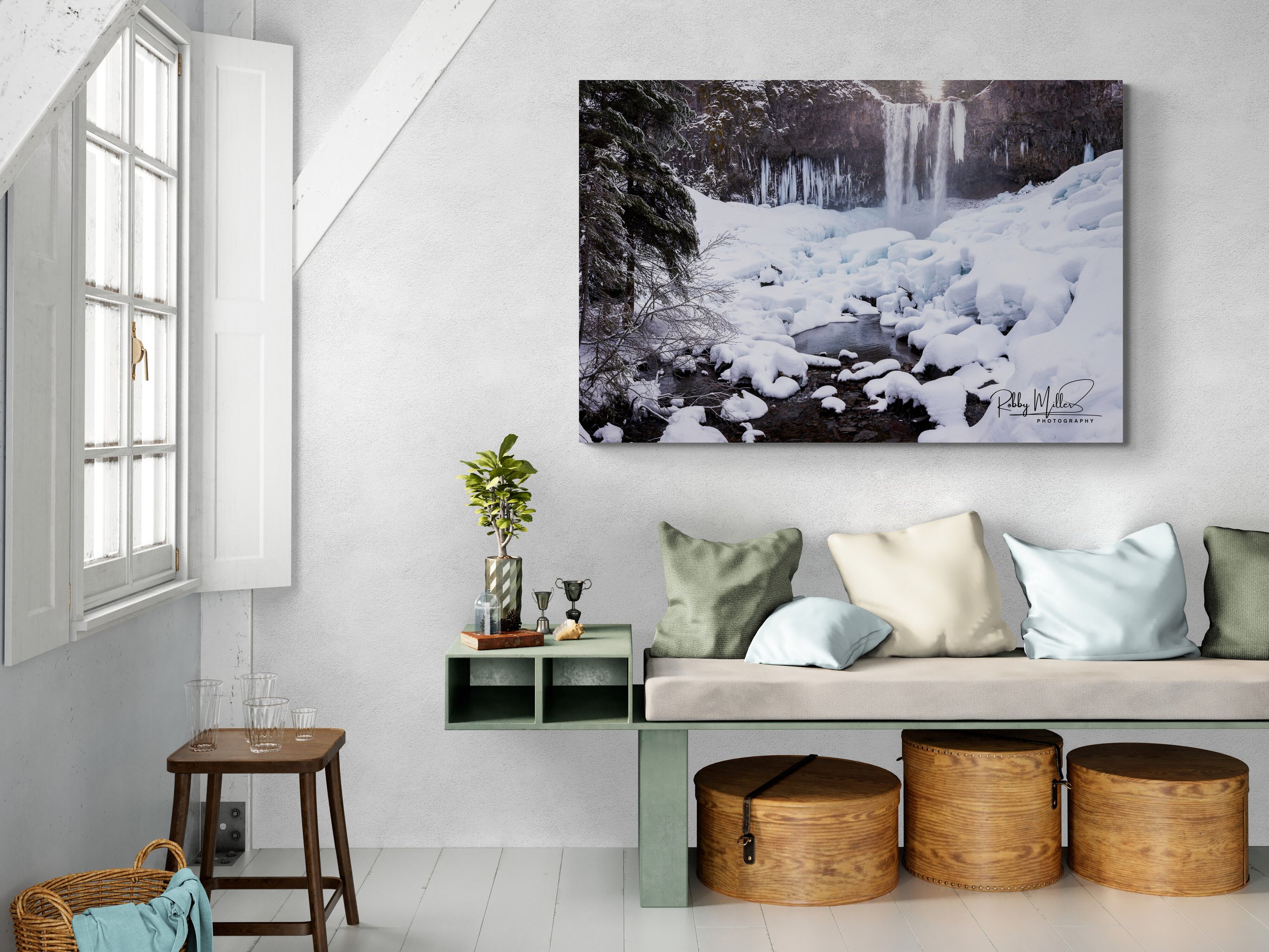 Bench_seat_in_large_open_loft.jpg