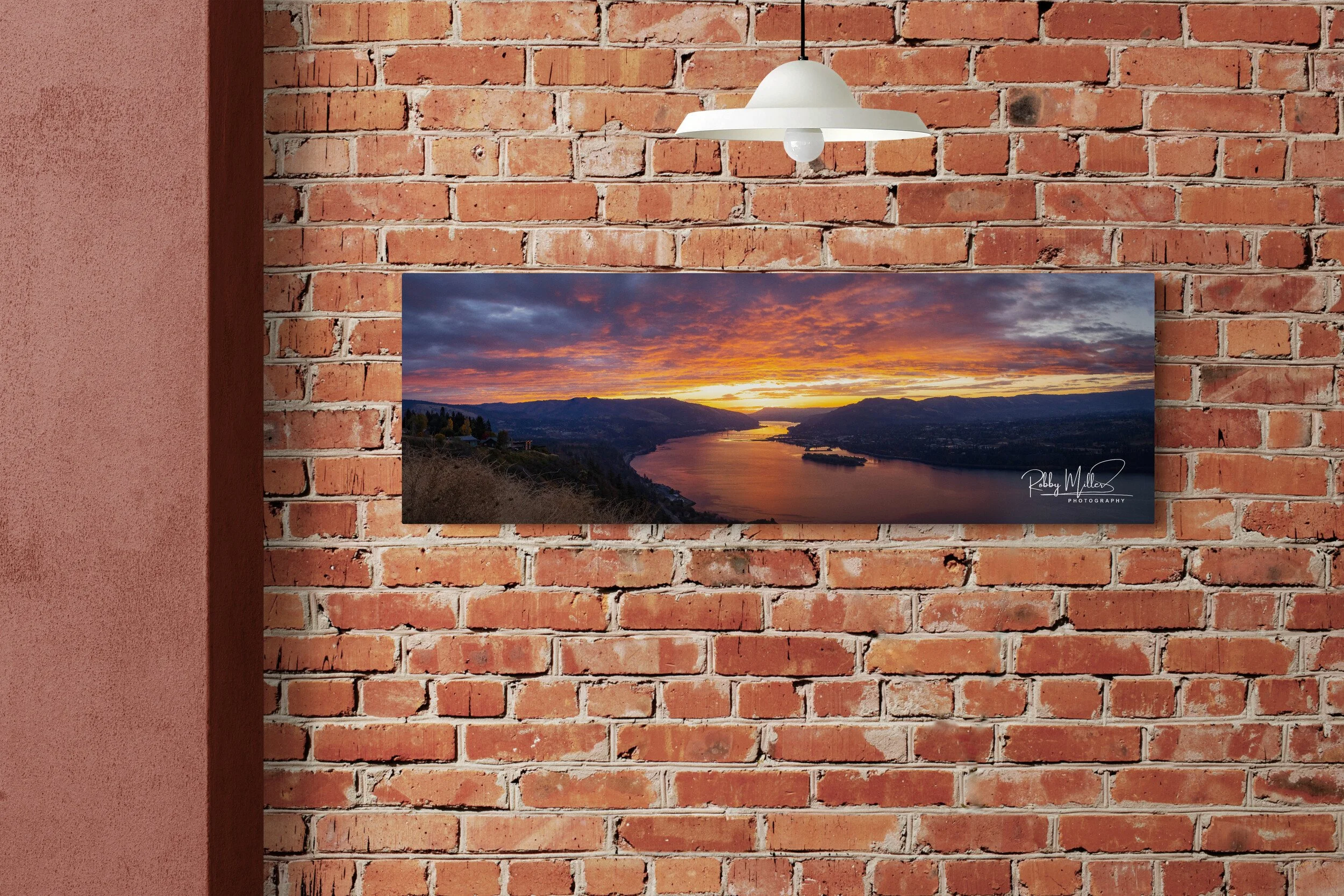 Sunrise_OverHoodRiver_WhiteSalmon_interior-wall-with-hanging-light.jpg