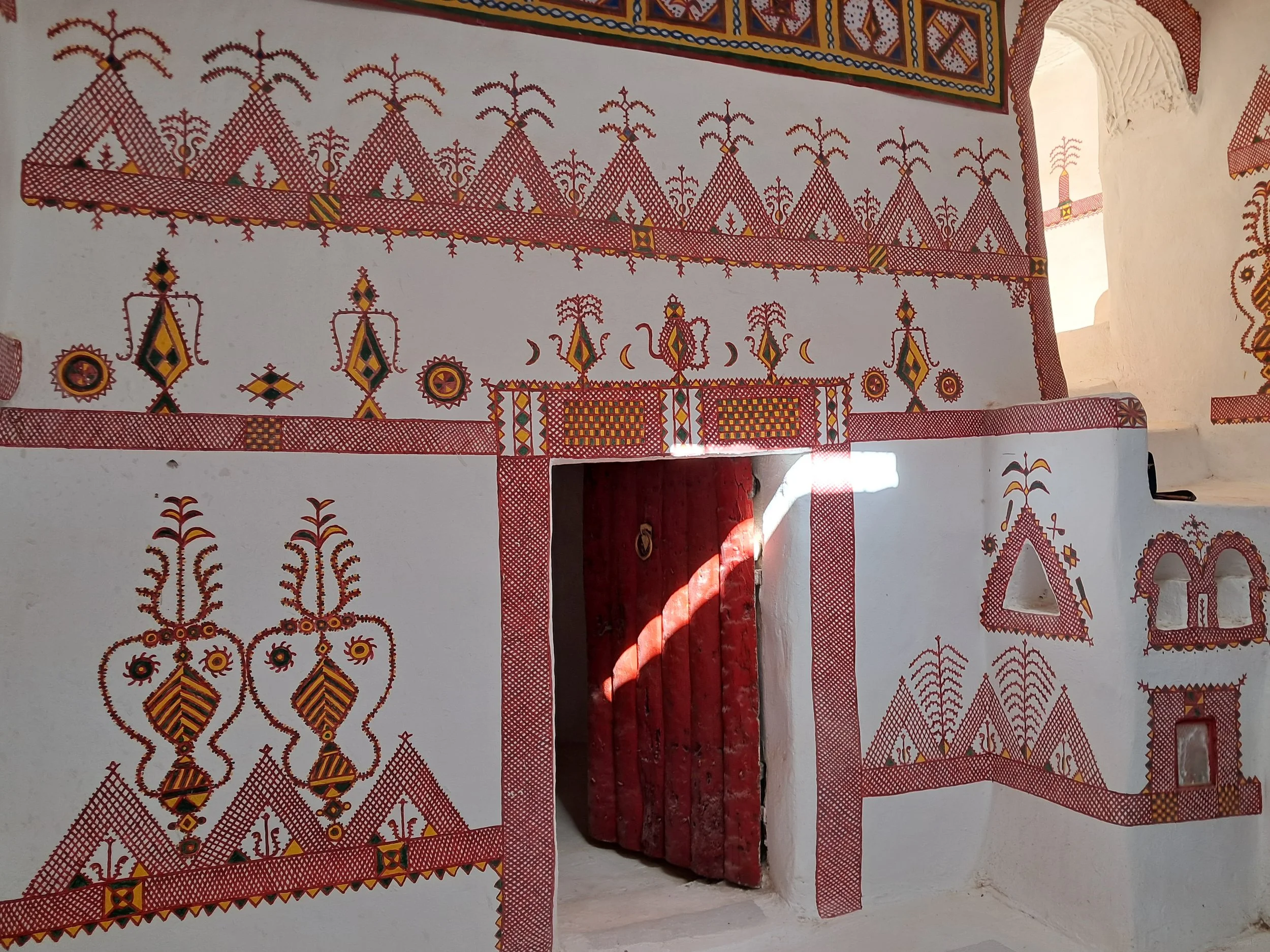 Reviving traditional mural painting Zanjafoor: Women-led Craft in Ghadames, Libya