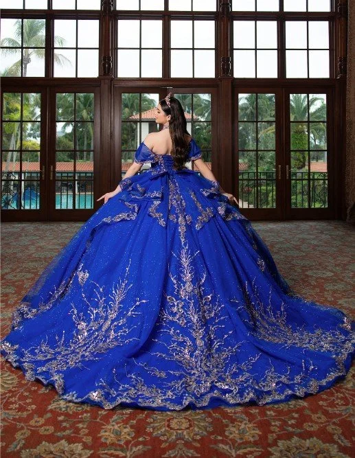 4080003 royal 2.jpg