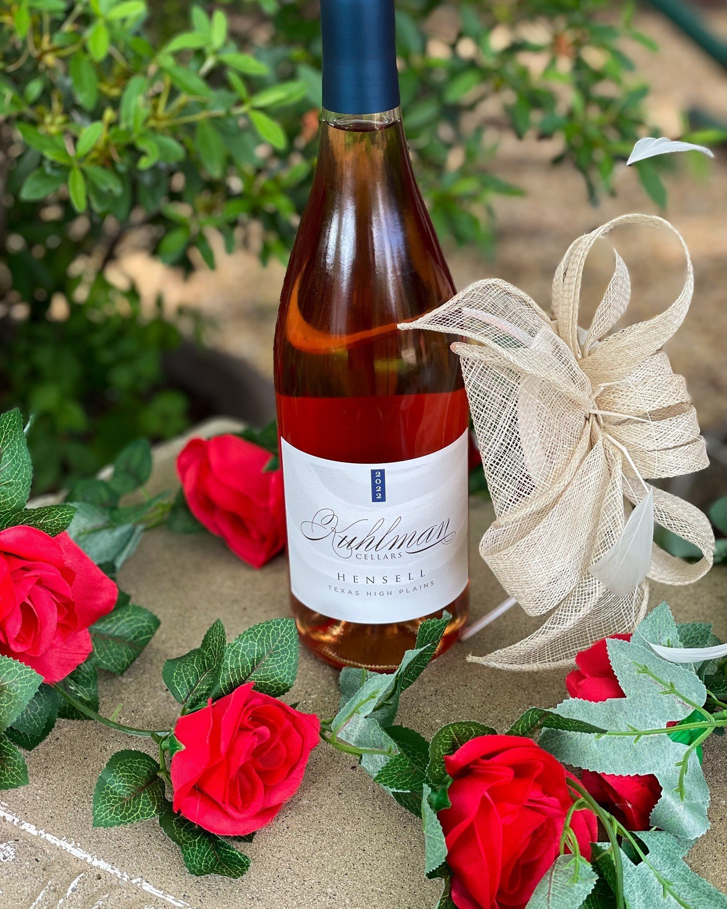 It's the Run for the Ros&eacute;! 🍷 Celebrate the 150th #KentuckyDerby with our 2022 Hensell ros&eacute;. 🐎