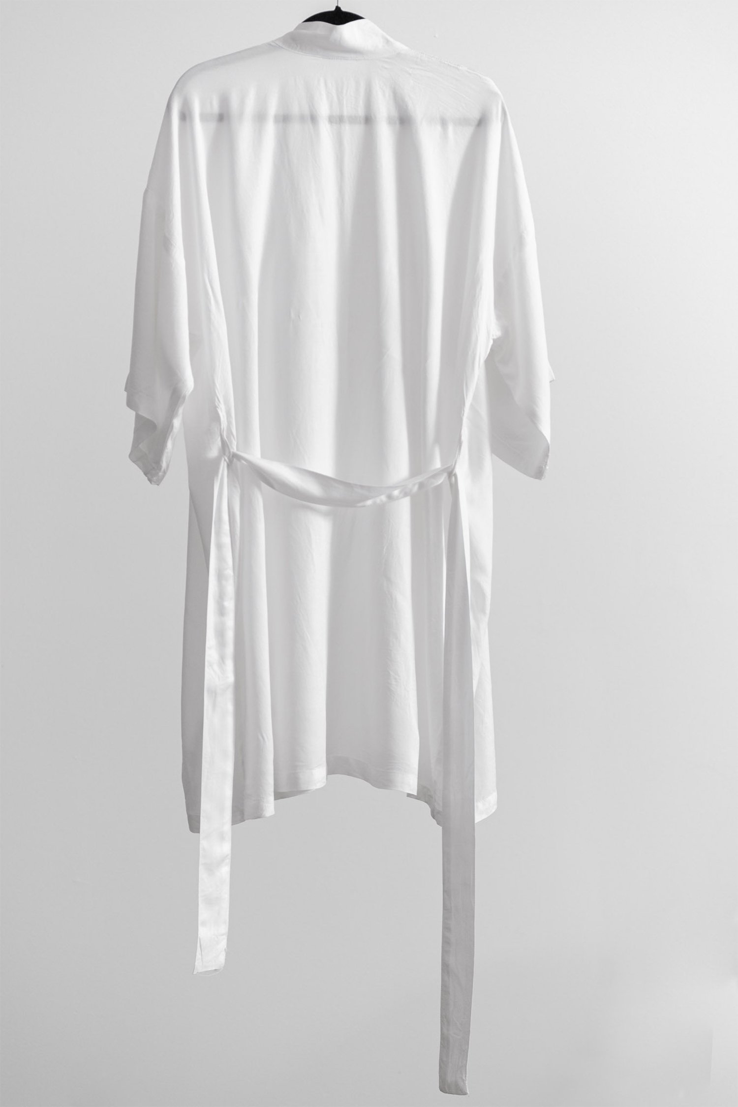 new-length-front-robe-tifanie-white-studio.jpg