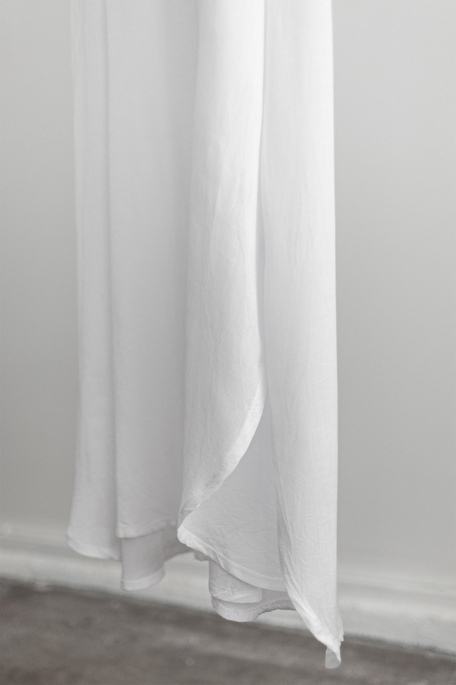 maxi-2-dress-tifanie-white-studio.jpg
