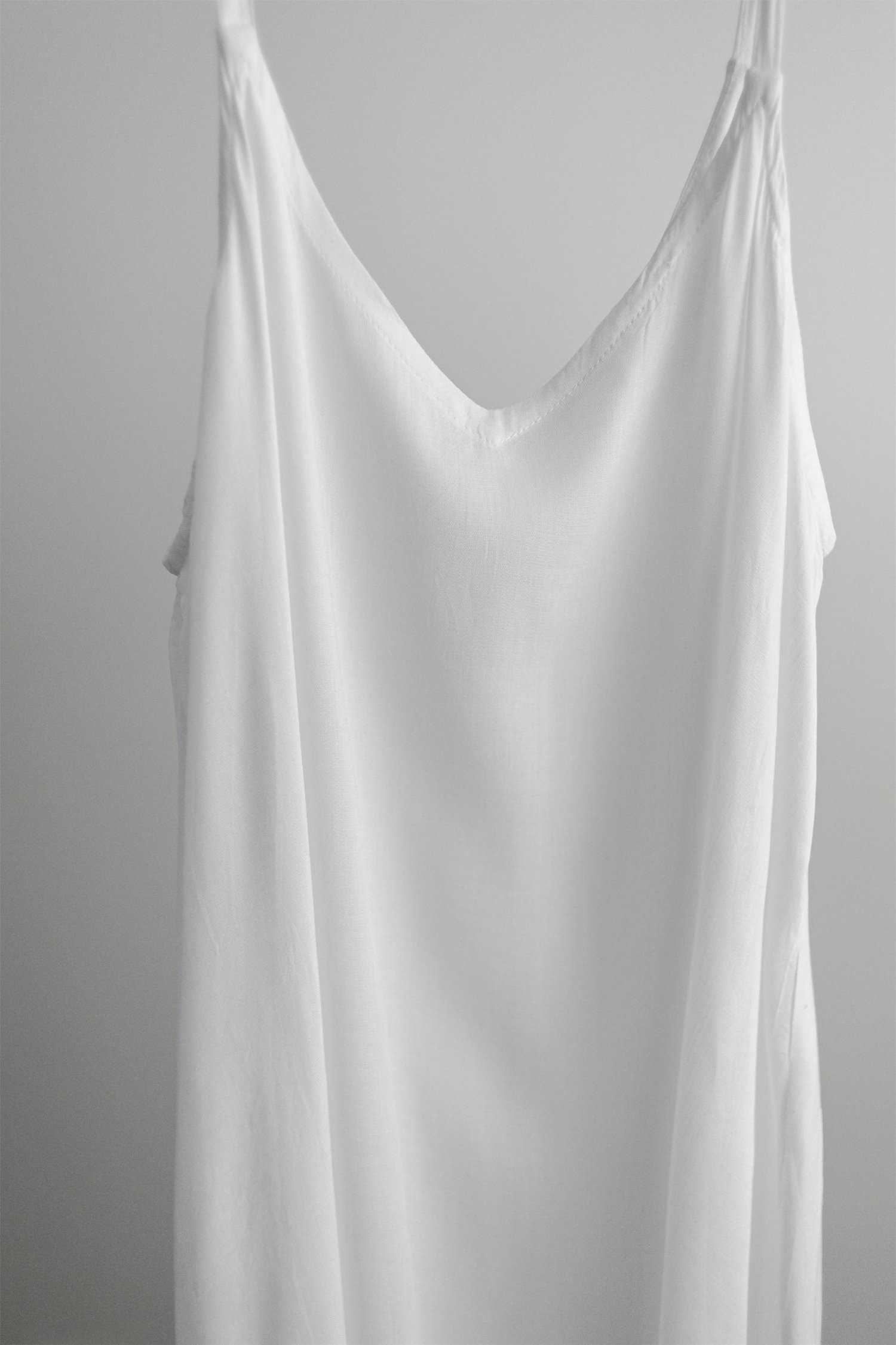maxi-dress-3-tifanie-white-studio.jpg