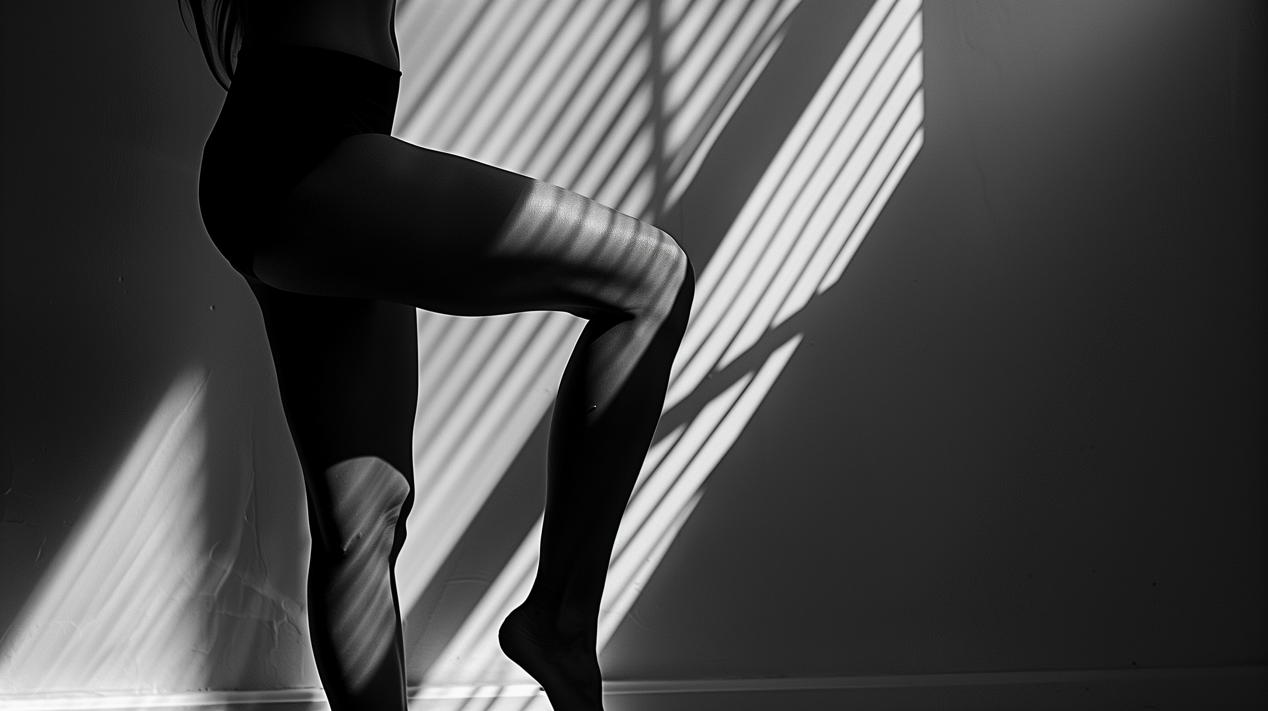 gratefultools_close_up_silhouette_of_woman_legs_body_curve_bala_aed68641-3aa9-4334-b677-c5655e892893.png