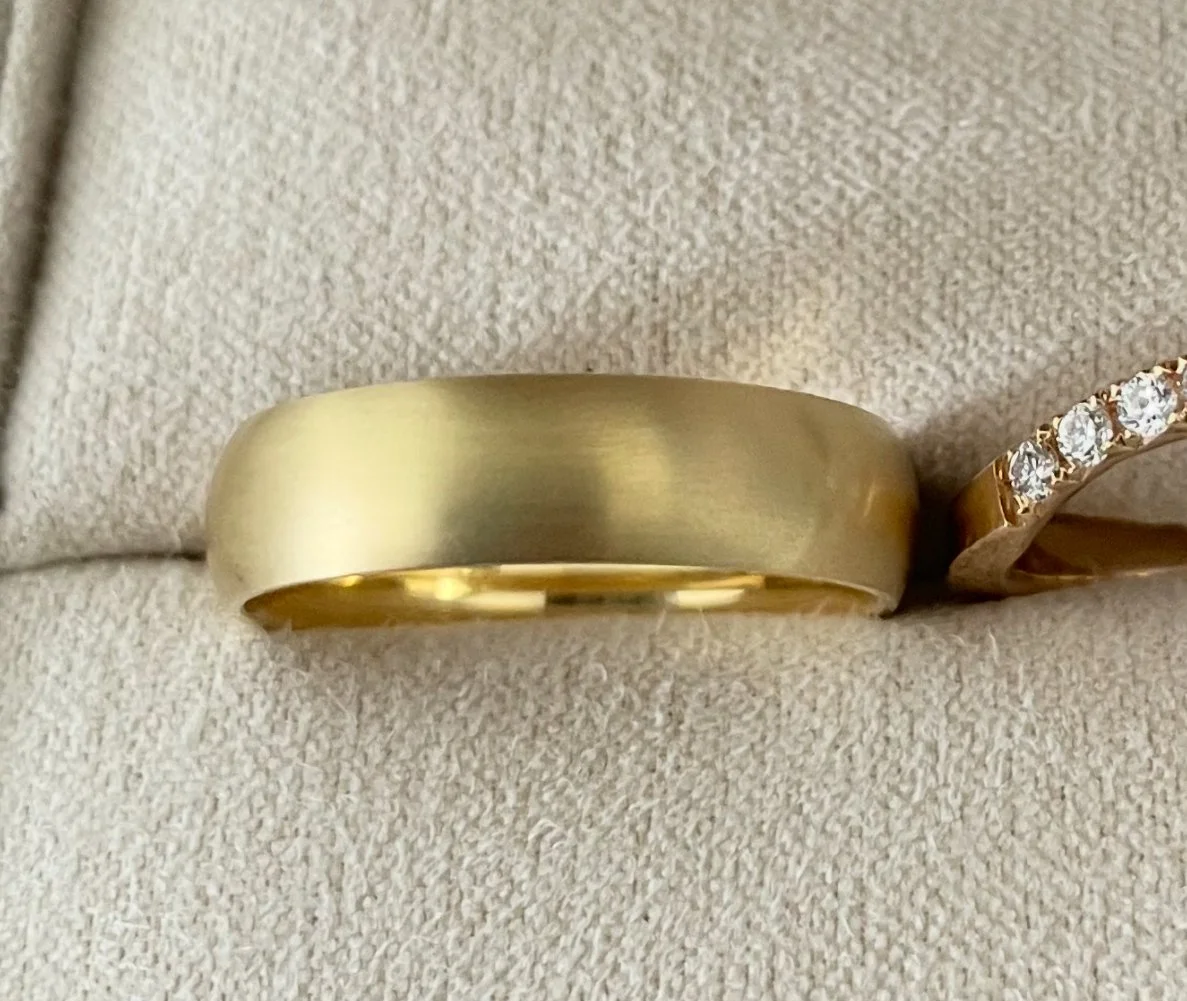 Brushed yellow gold men’s band with a smooth, matte finish.