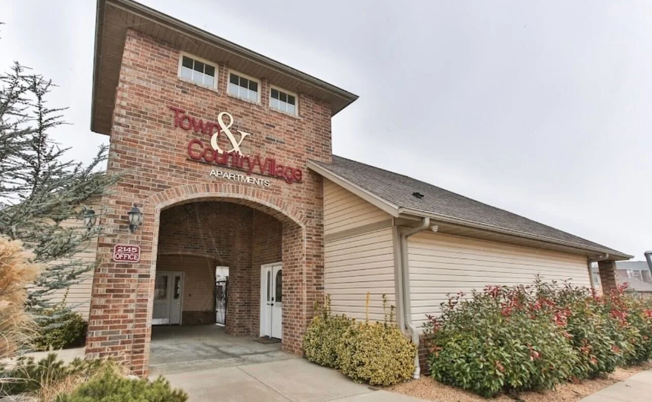 Town & Country Apartments - Ozark, Missouri