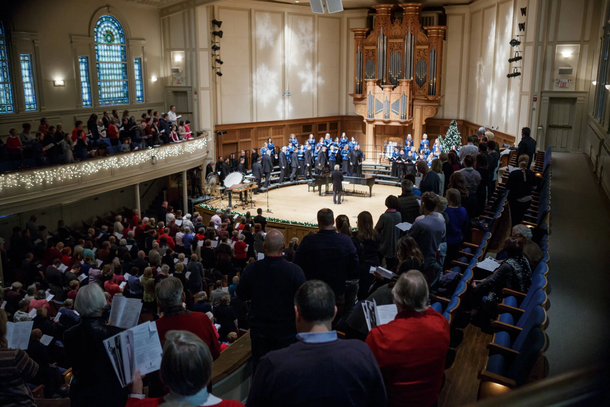 newVoices Sounds a Christmas Tradition