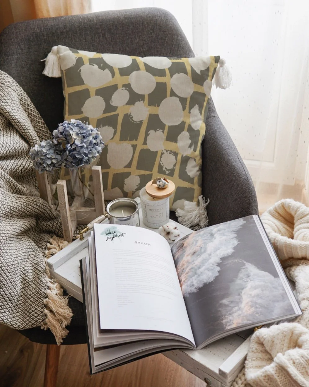 Spice Up Your Living Room Décor with Mix and Match Throw Pillows: A Guide to Effortlessly Update Your Space