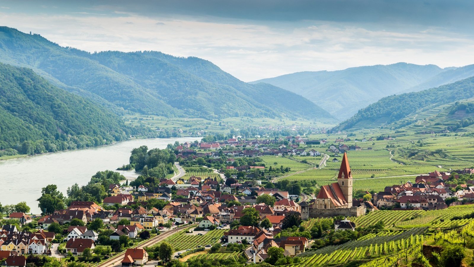 Vineyards and views in the tranquil Wachau Valley