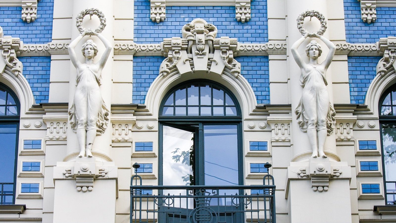 Art Nouveau details in Riga