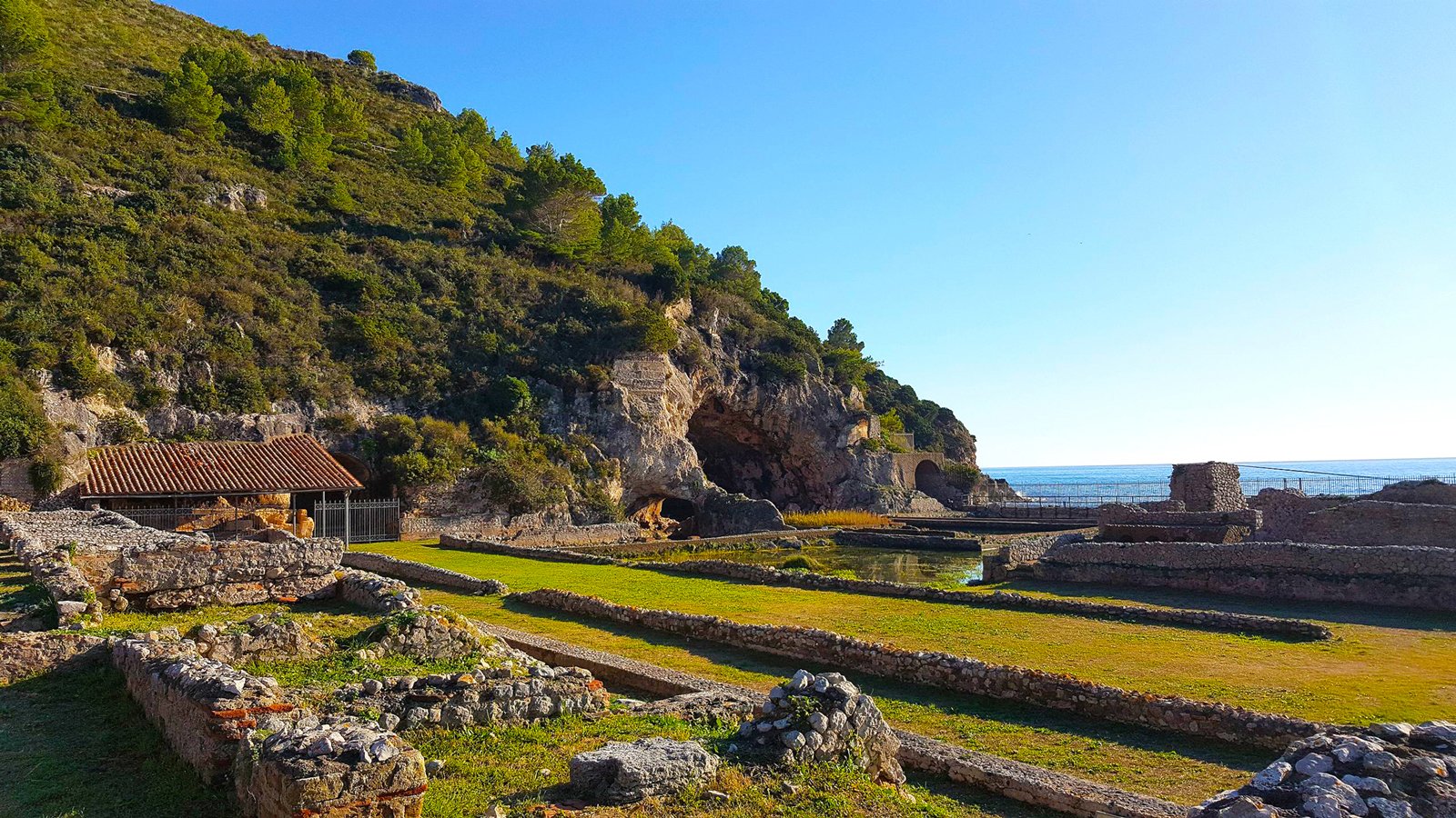 Sperlonga_shutterstock_1255633516-1600.jpg