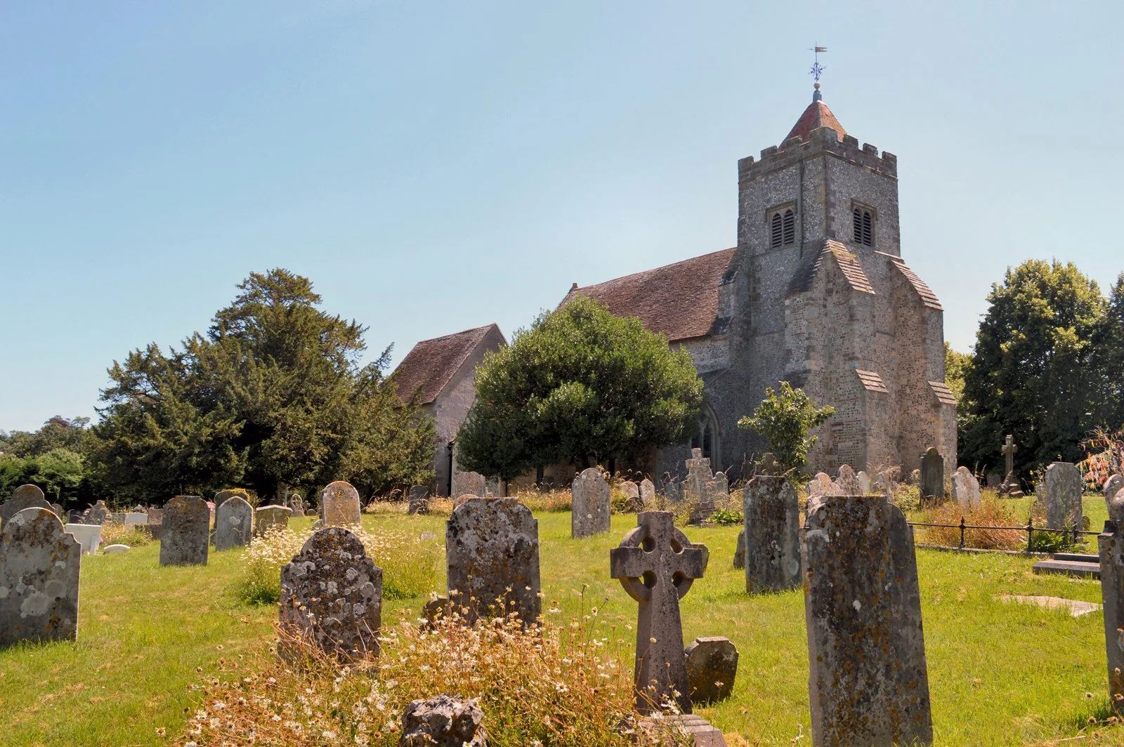 The graveyard at Firle (image Andy Scott, Wikimedia Commons, CC BY SA 4.0)