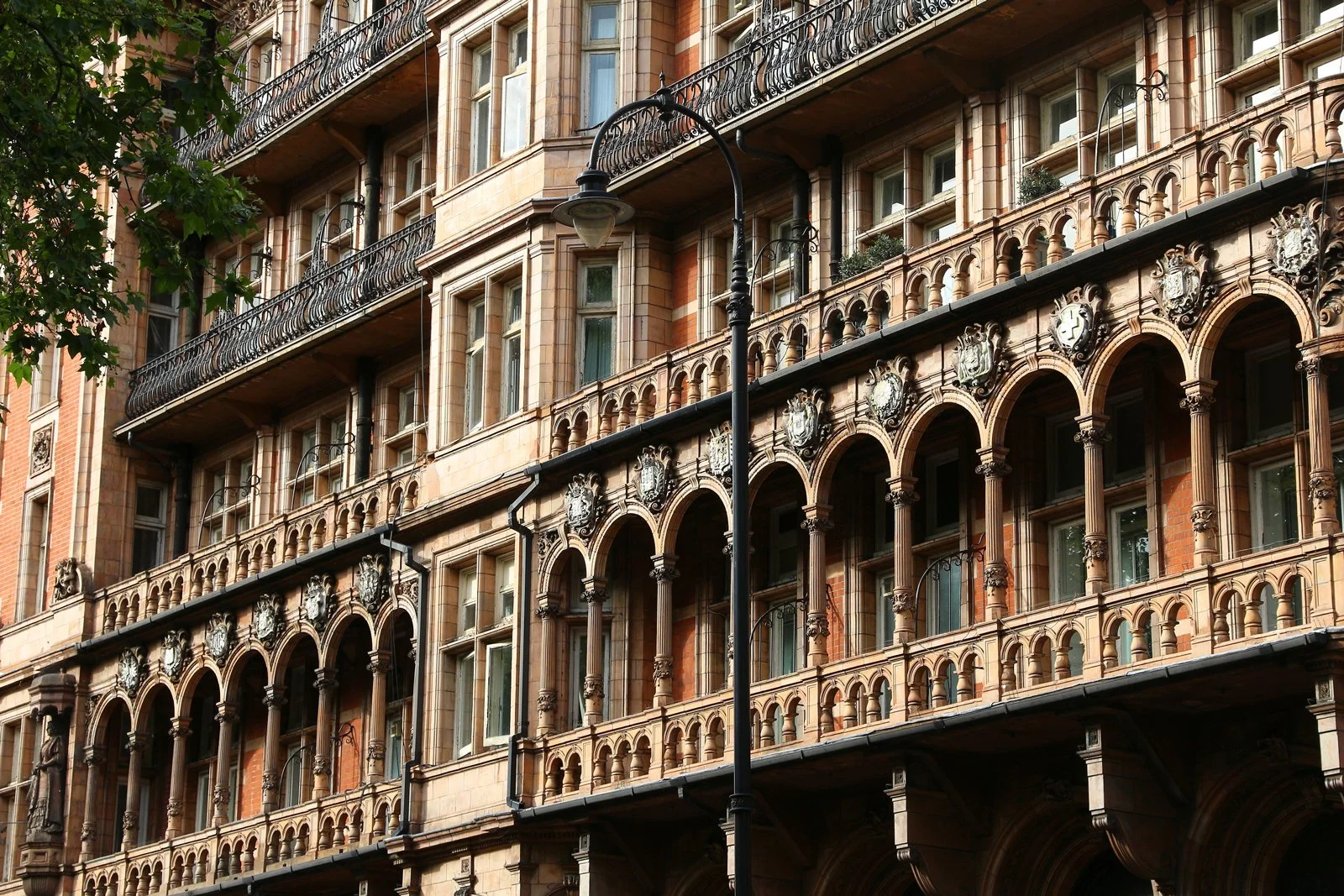 Bloomsbury-facades-London_shutterstock_1544765276-web1600.jpg