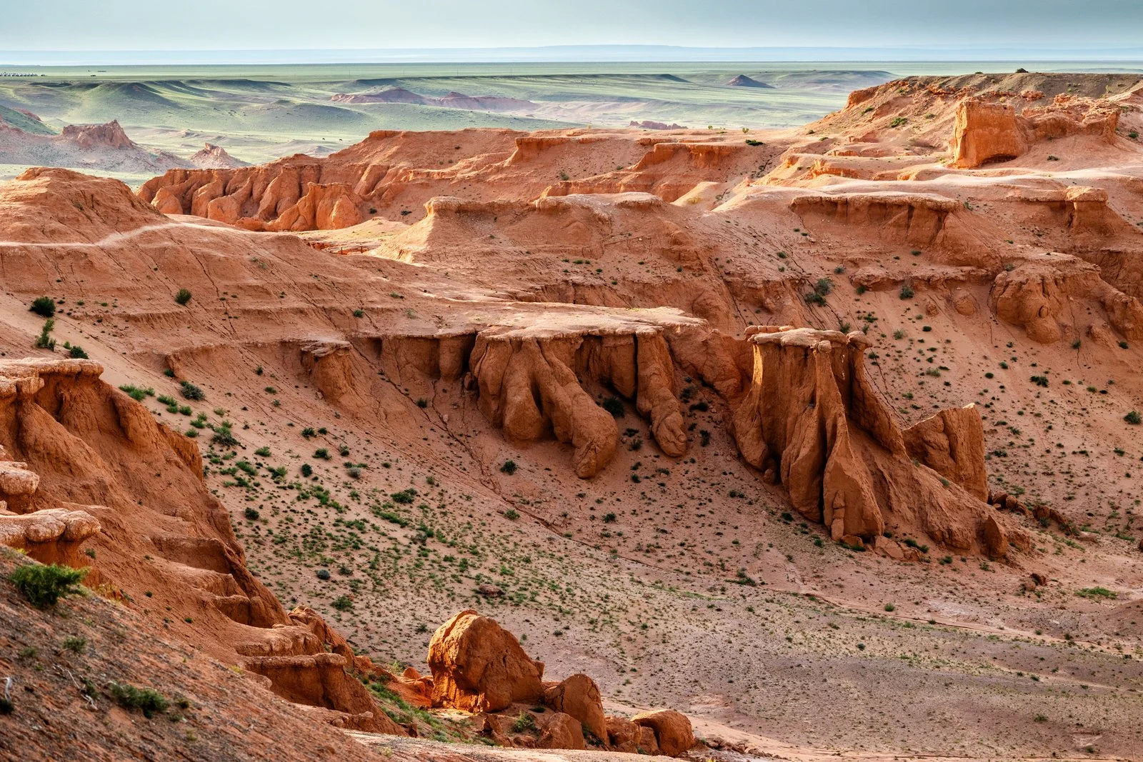 Flaming-Cliffs_shutterstock_2520454265-web1600.jpg