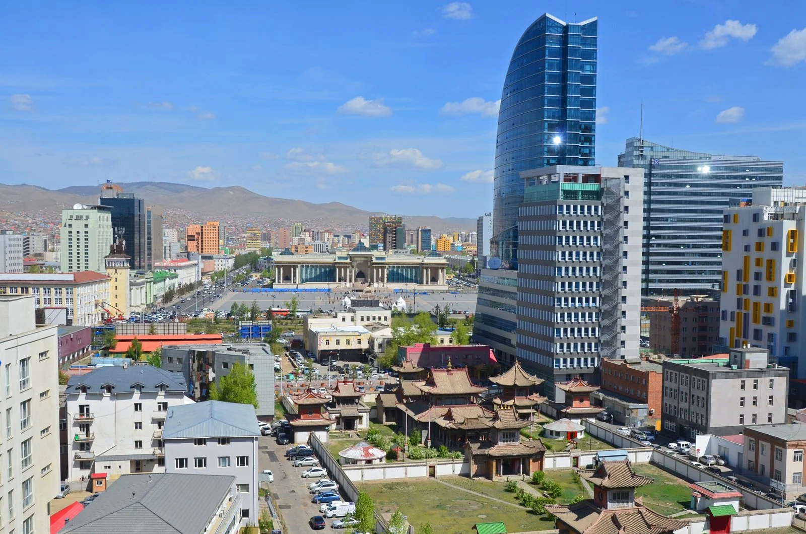Ulaanbaatar-with-Chojin-Lama_shutterstock_2445458521_web1600.jpg