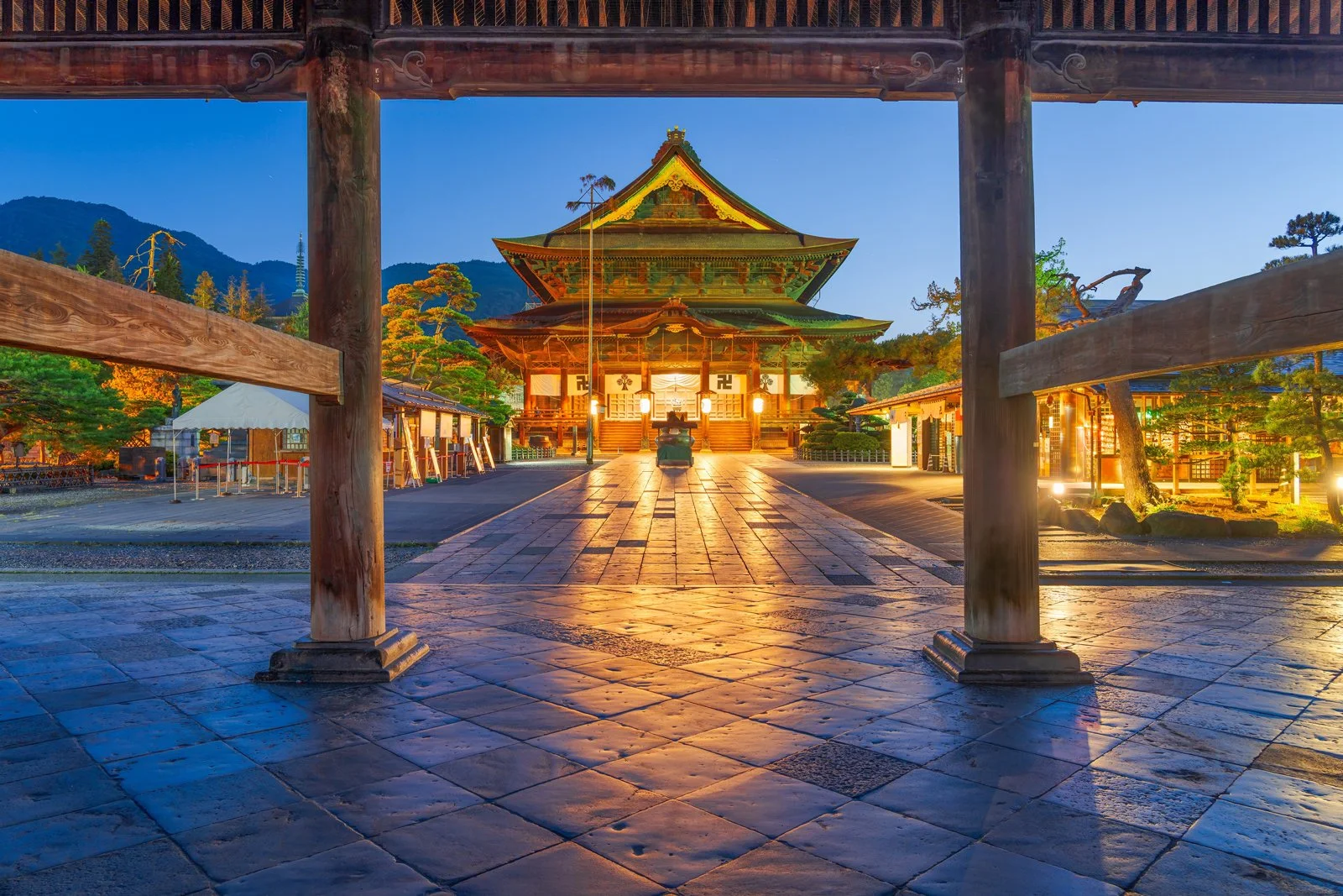 Zenko-ji, a beloved historic temple in Nagano