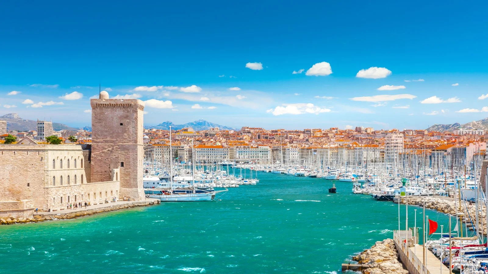 Marseille-Vieux-Port_shutterstock_1932180251.jpg