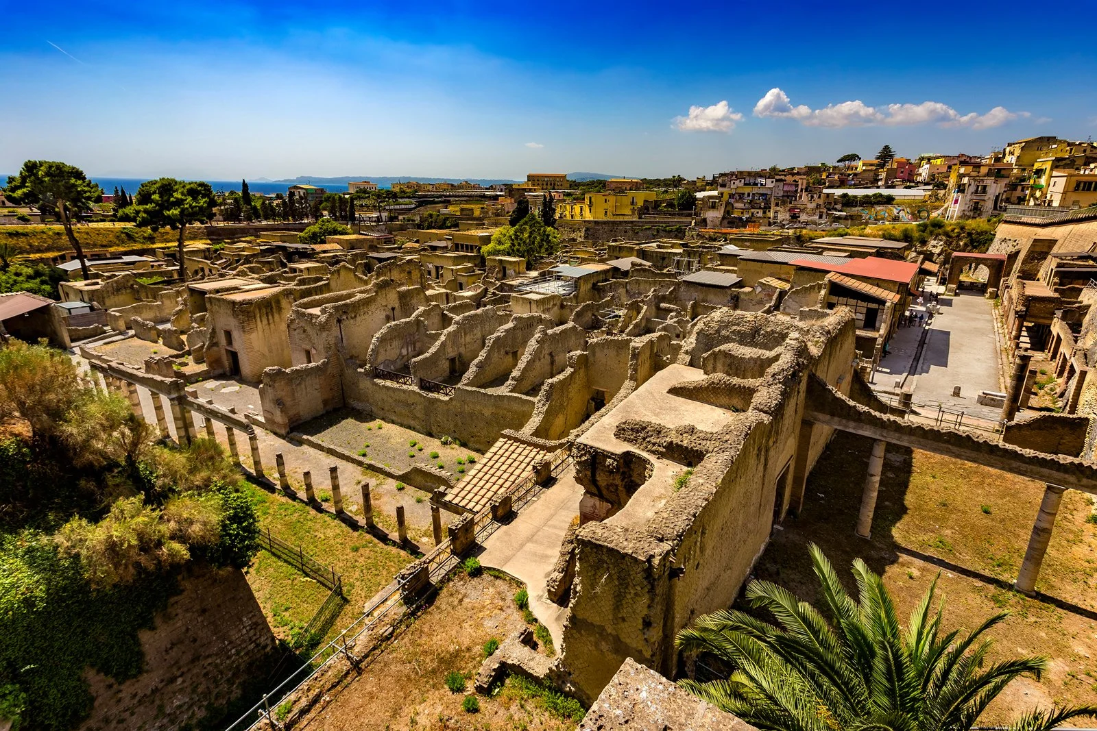 Herculaneum_shutterstock_795276769-web.jpg