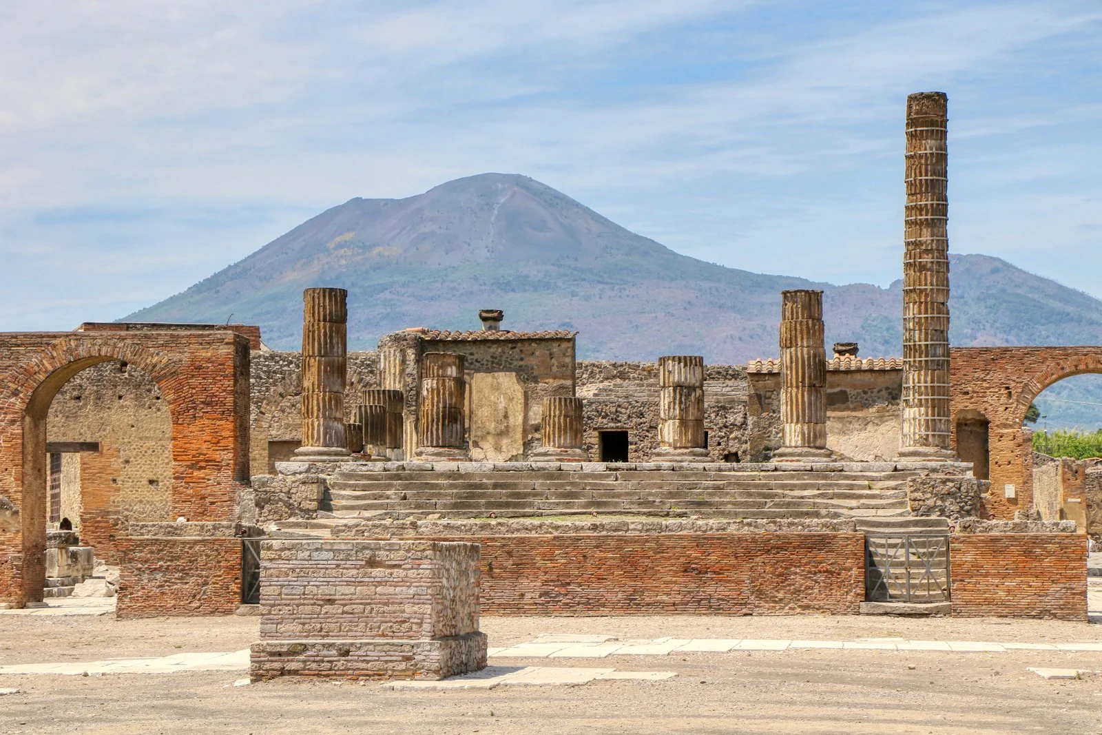 Pompeii_shutterstock_1987125698-web.jpg