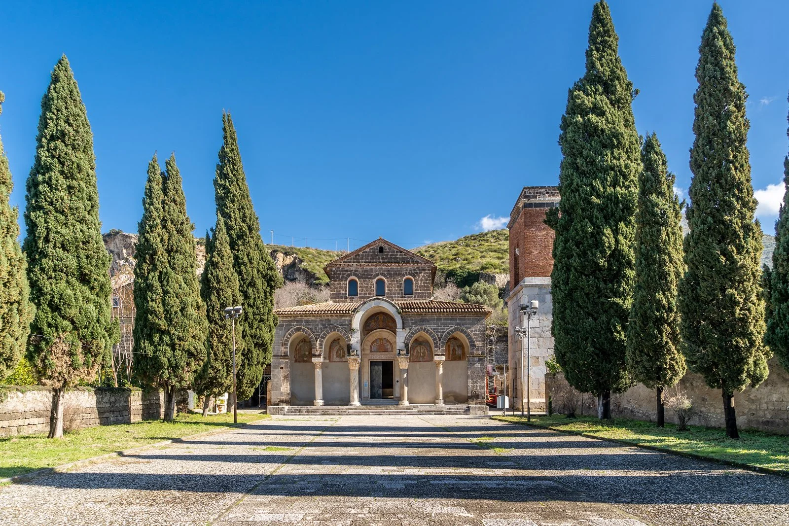 Sant'Angelo-in-Formis_shutterstock_1931816657-web.jpg