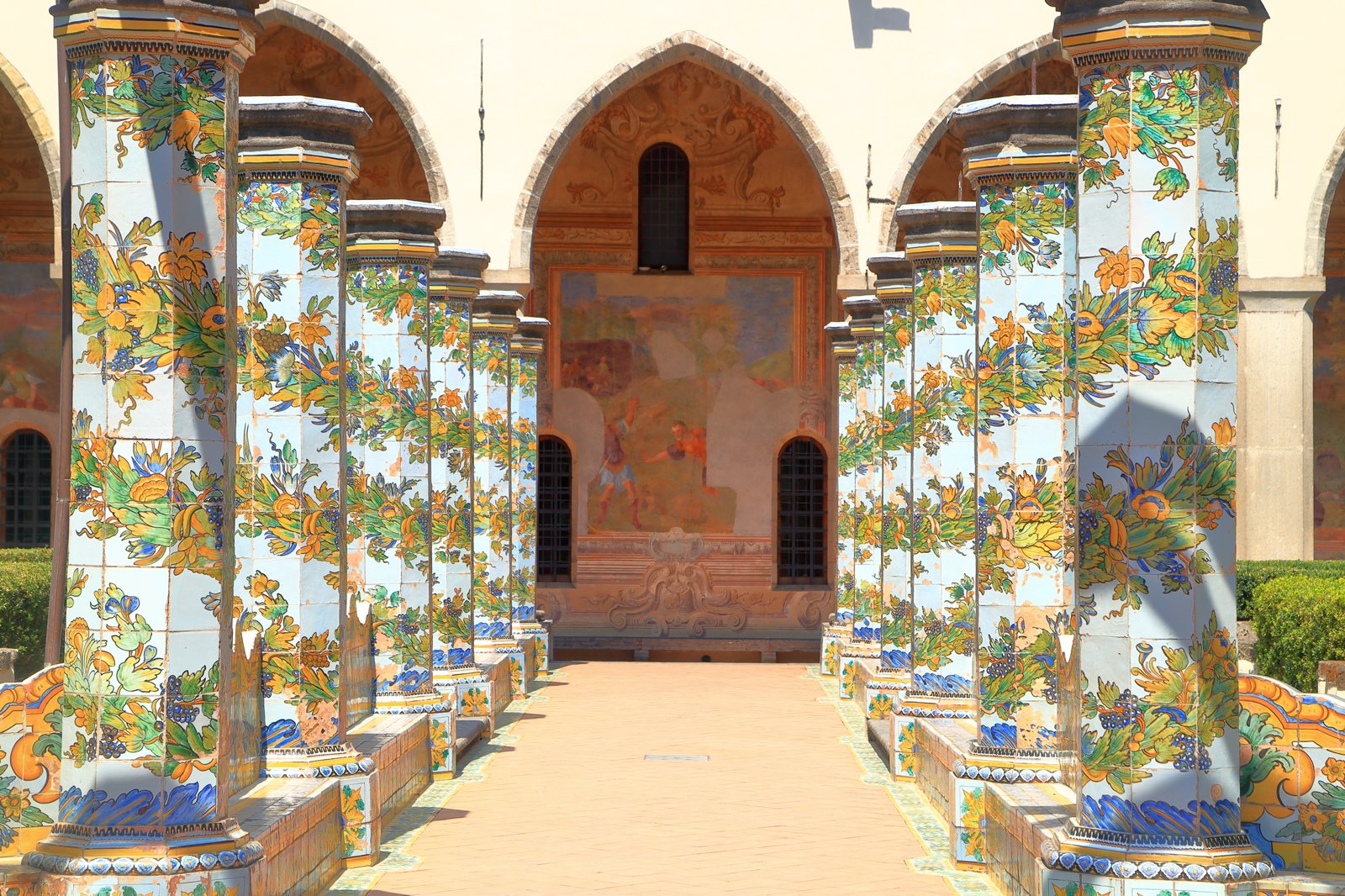 Naples-Santa-Chiara_shutterstock_630358412-web.jpg