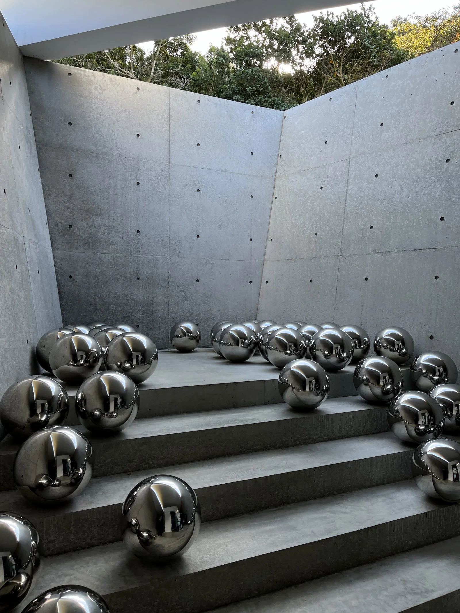Kusama-Narcissus-Garden-Naoshima-web-1600_shutterstock_2566322321.jpg